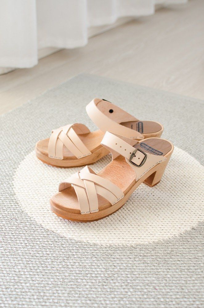 Vera Small One Pappelina Kunststoffteppich 70x90 cm Ocean blau, gewebter Teppich mit blau-weißem Muster.