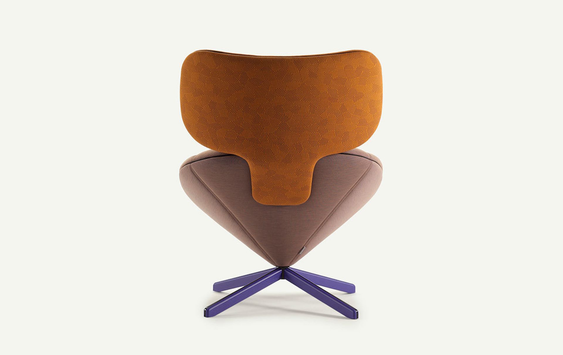 Tortuga Sessel von Sancal, Rückansicht mit braunem Bezug und lila Drehfuß, moderner Lounge Sessel.