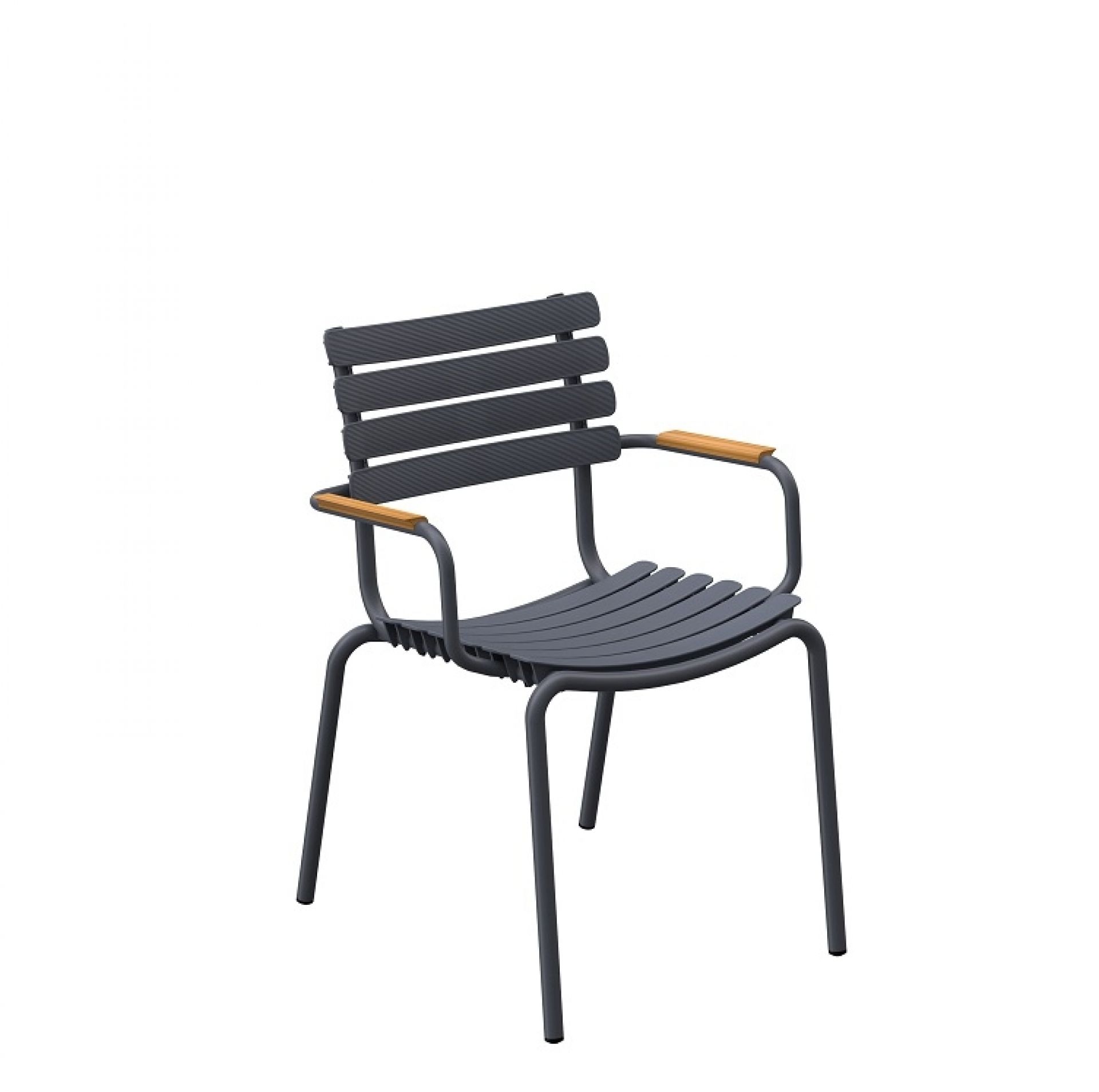 Grauer ReClips Outdoor Stuhl mit Bambus-Armlehnen von Houe, Gartenmöbel für Terrasse und Balkon.