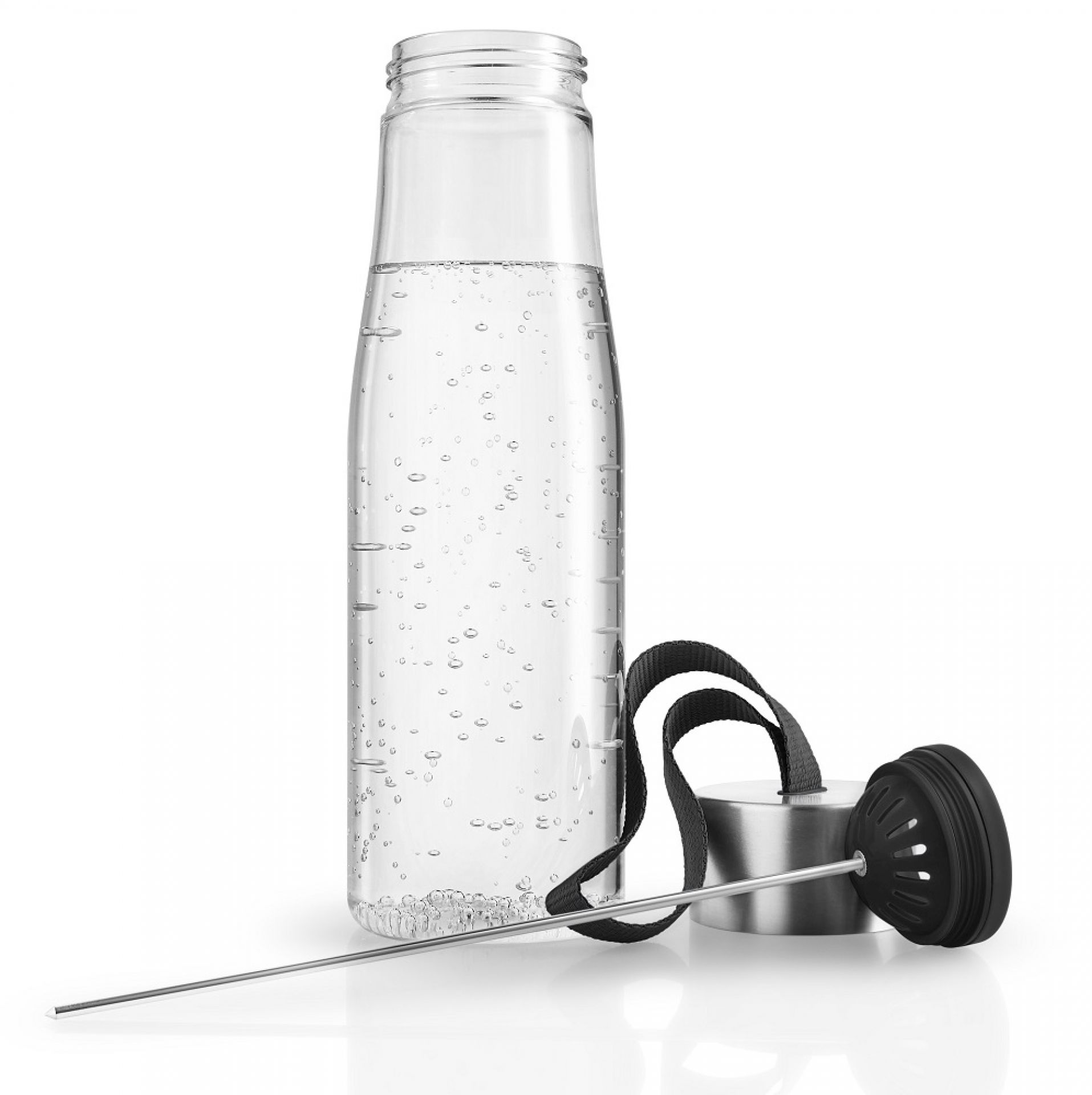 Klares Bild der MyFlavour Trinkflasche von Eva Solo (0,75 l) mit Deckel und Spieß.