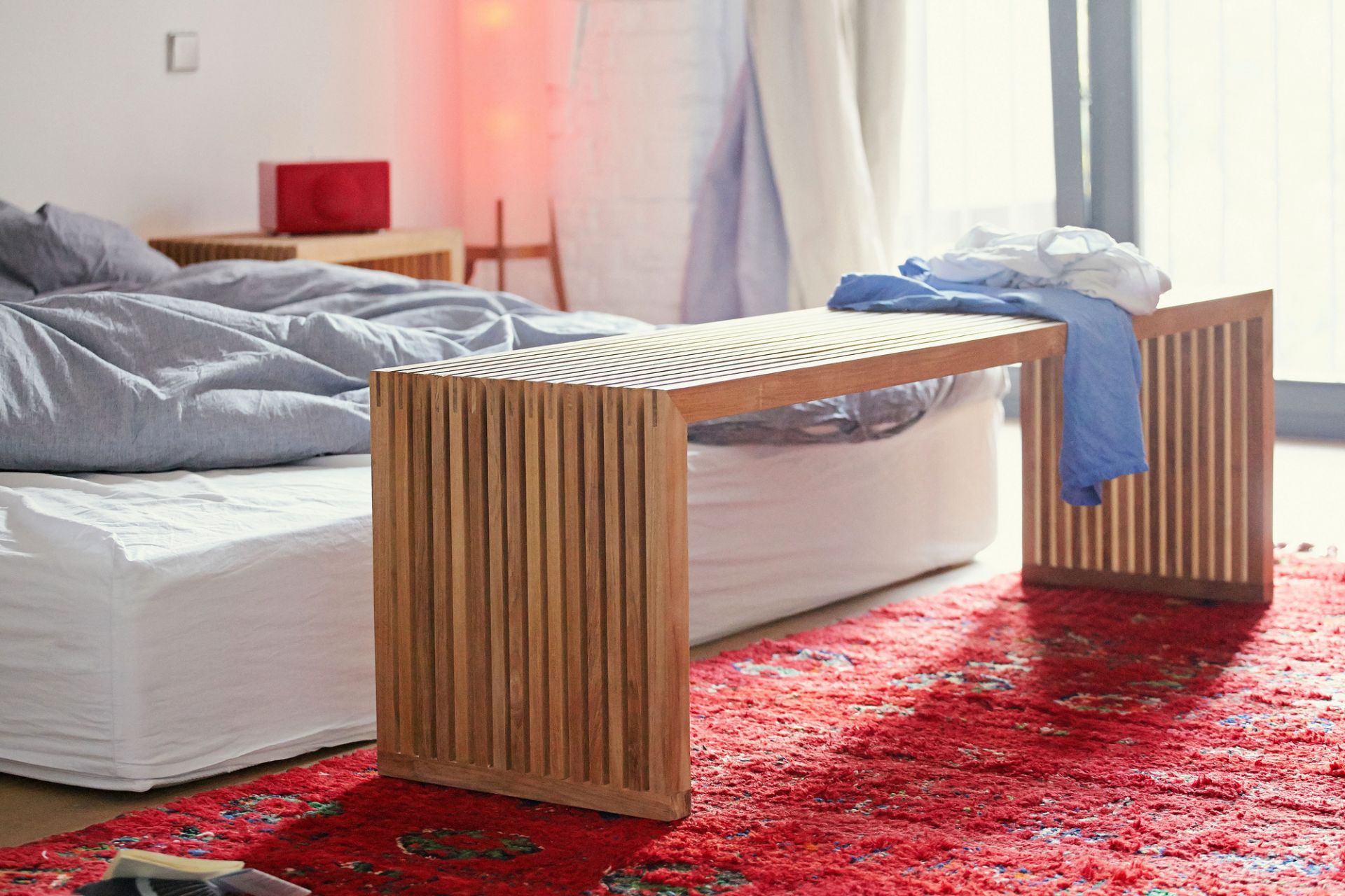 Tivoli Bank Natur von Jan Kurtz, Breite 150 cm, aus Holz im Schlafzimmer.