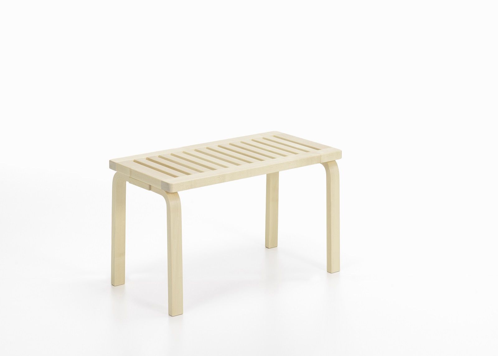 Helle Artek Bank aus Holz mit Lattenrost Sitzfläche, minimalistisches Design.