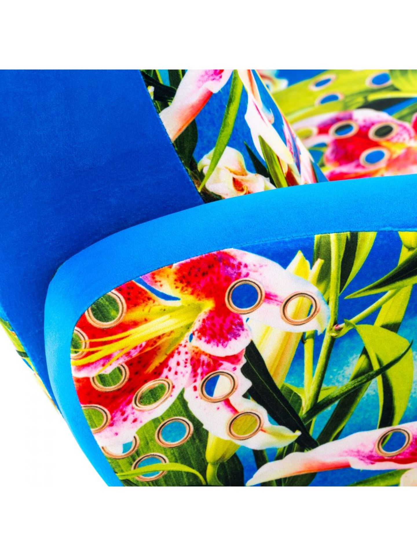 Toiletpaper Sessel Flowers with holes Seletti