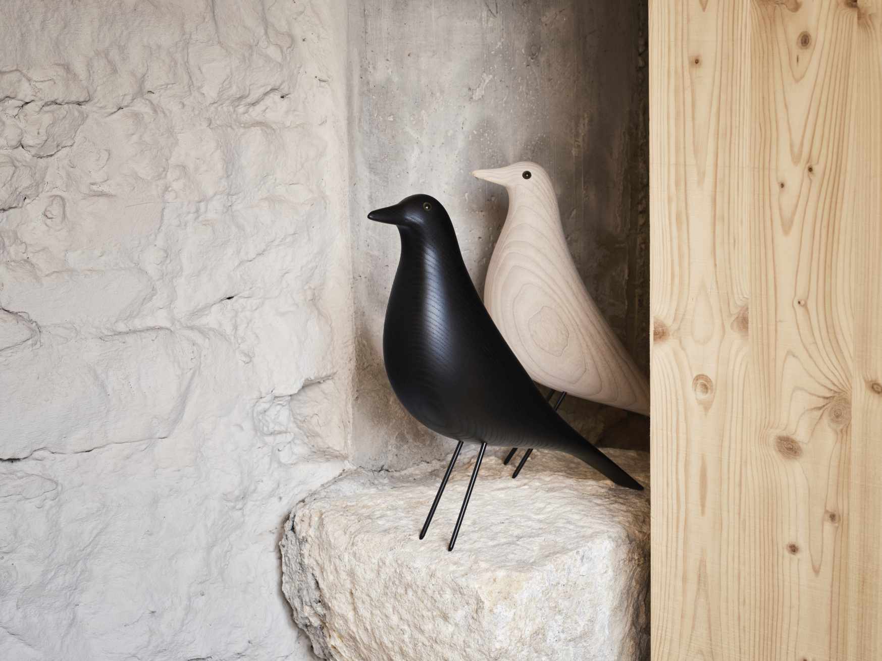 Eames House Bird Skulptur Esche schwarz Vitra 