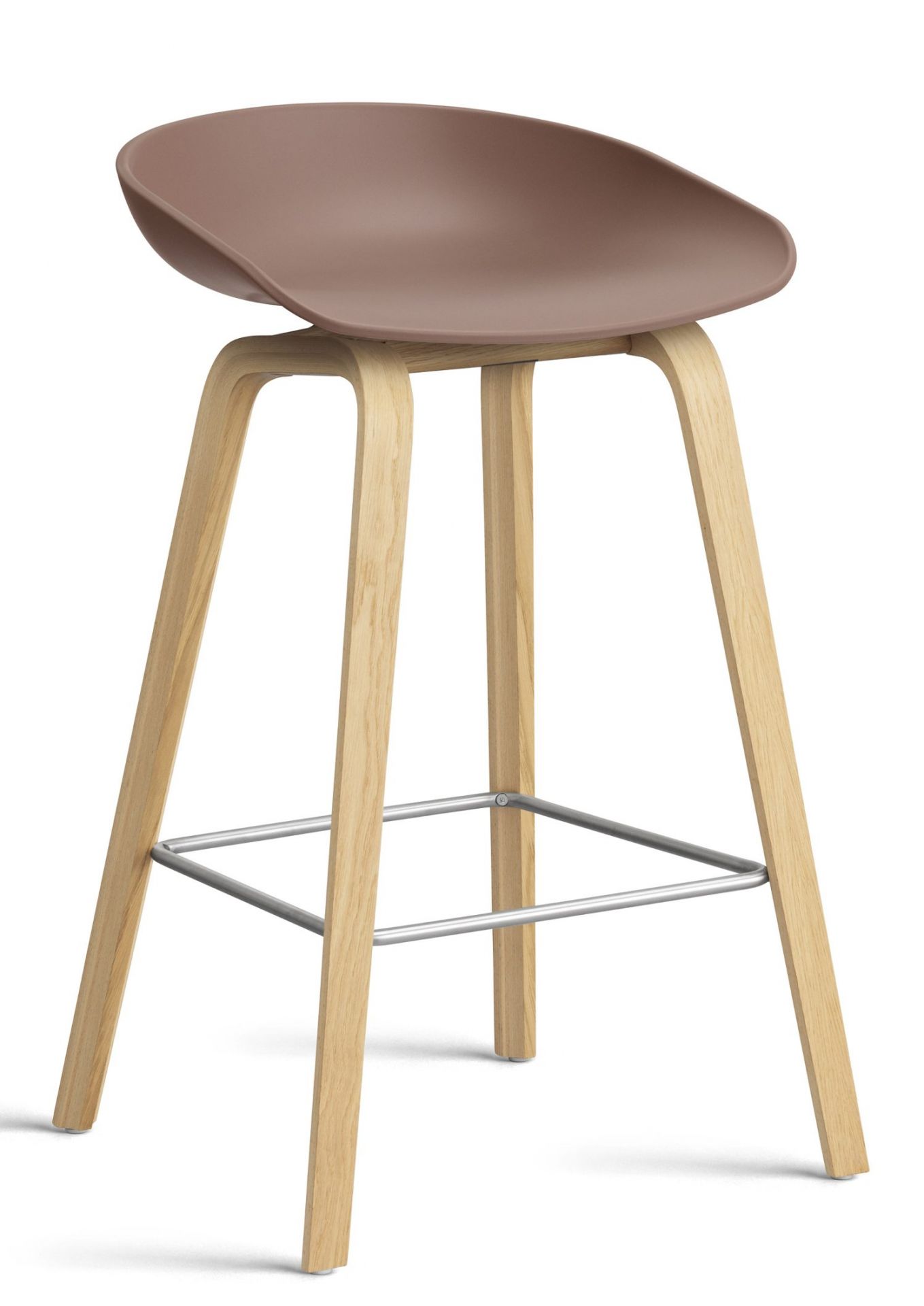 Hay About a Stool AAS32 Barhocker in Soft Brick mit Holzgestell und Fußstütze.