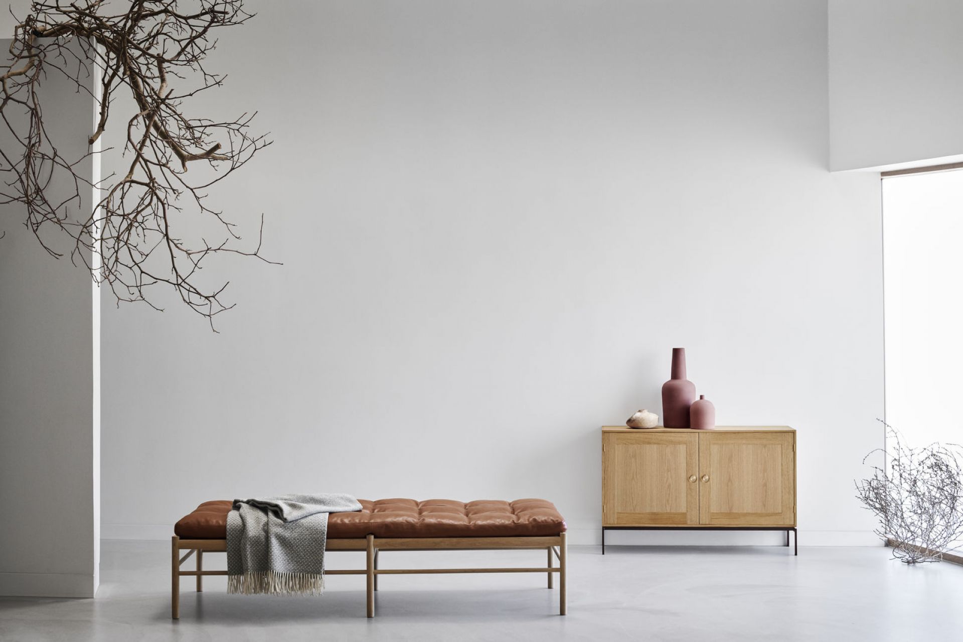 FK63 Bücherregal System Horizontal 36 cm von Carl Hansen & Søn im minimalistischen Wohnraum.