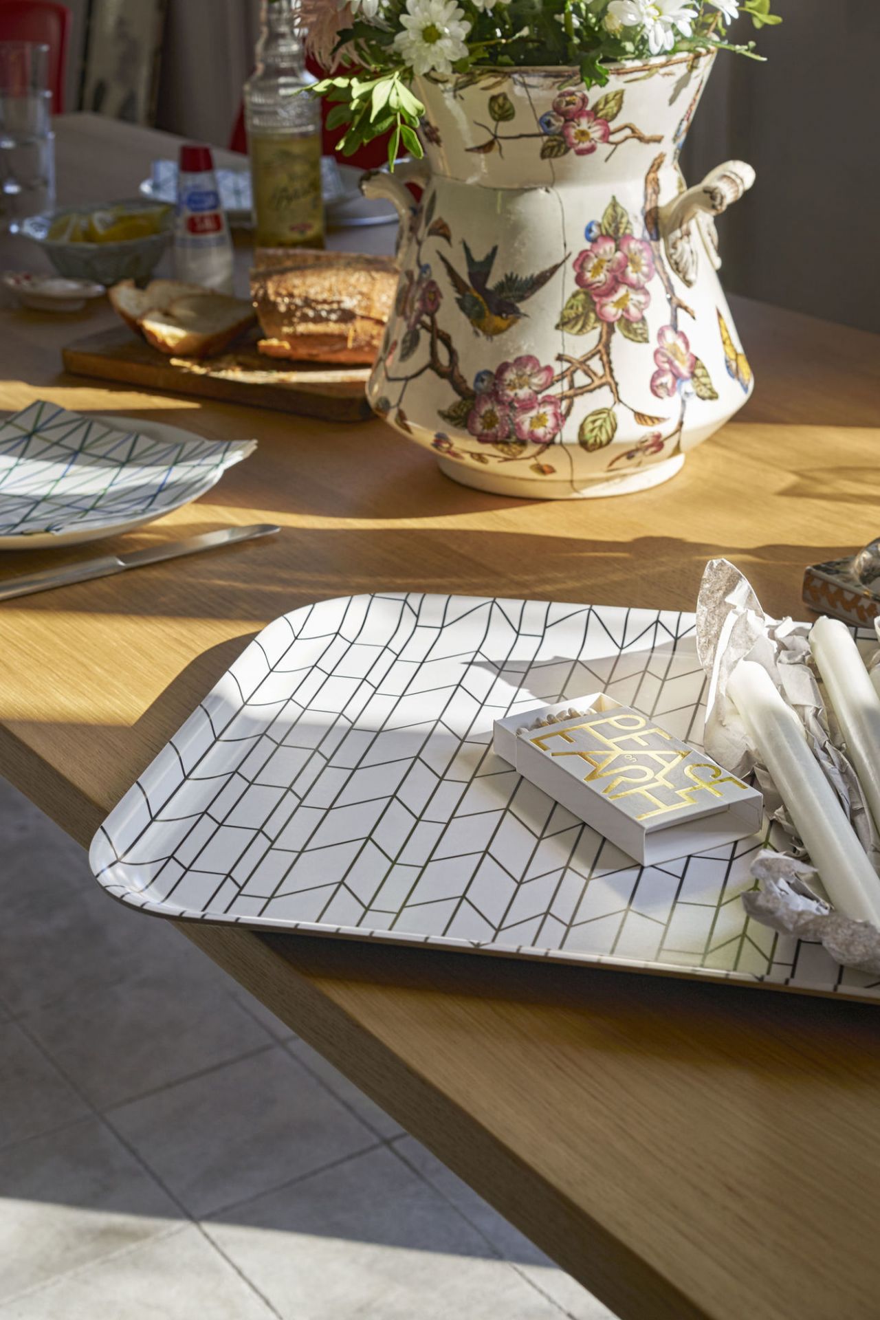 Classic Tray Medium Tablett Vitra Dot Pattern reverse dark