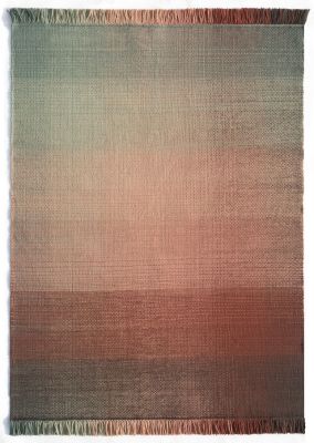 Nanimarquina Shade Outdoor Teppich mit Farbverlauf von Grün über Rosa zu Braun. Moderner Outdoor Teppich.
