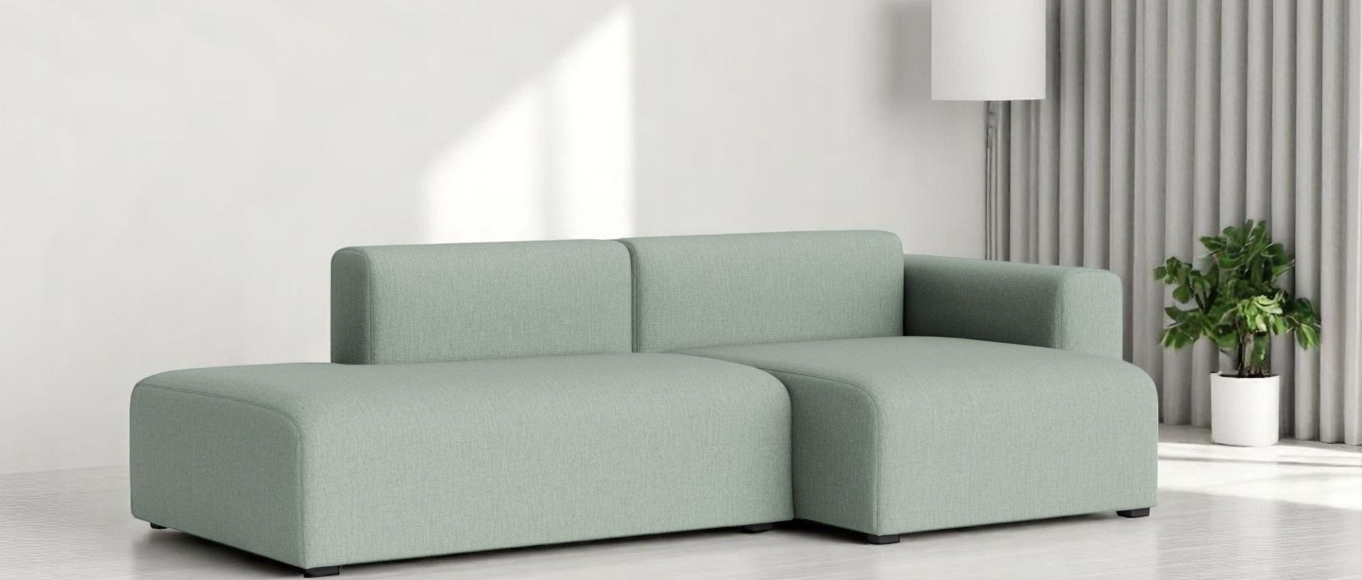 Helles Mags Sofa mit Armlehne rechts, bezogen mit Linara Stoff in Grün.