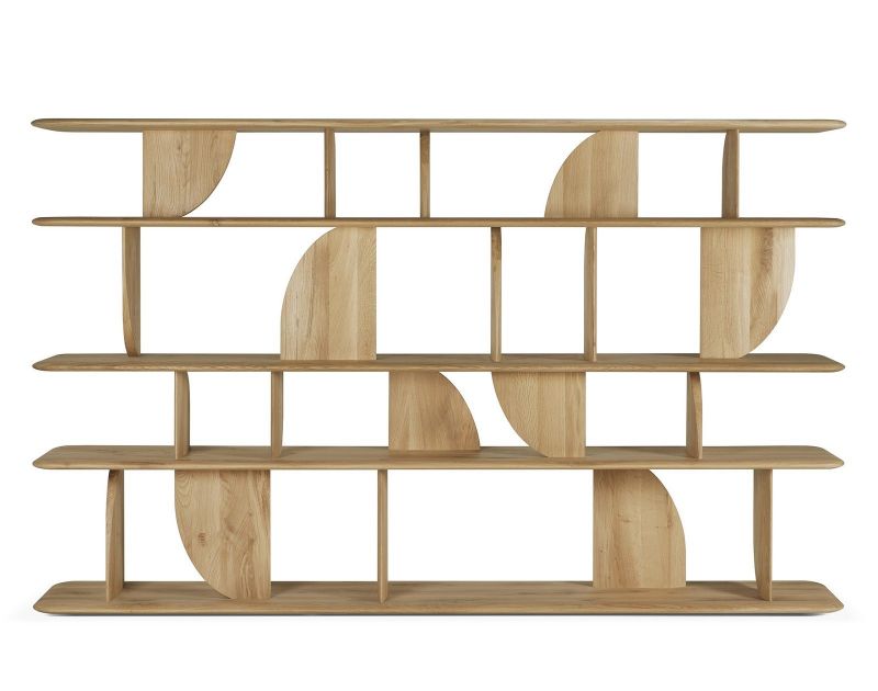 Geometric Regal aus geölter Eiche von Ethnicraft: Modernes Bücherregal mit geometrischen Formen.
