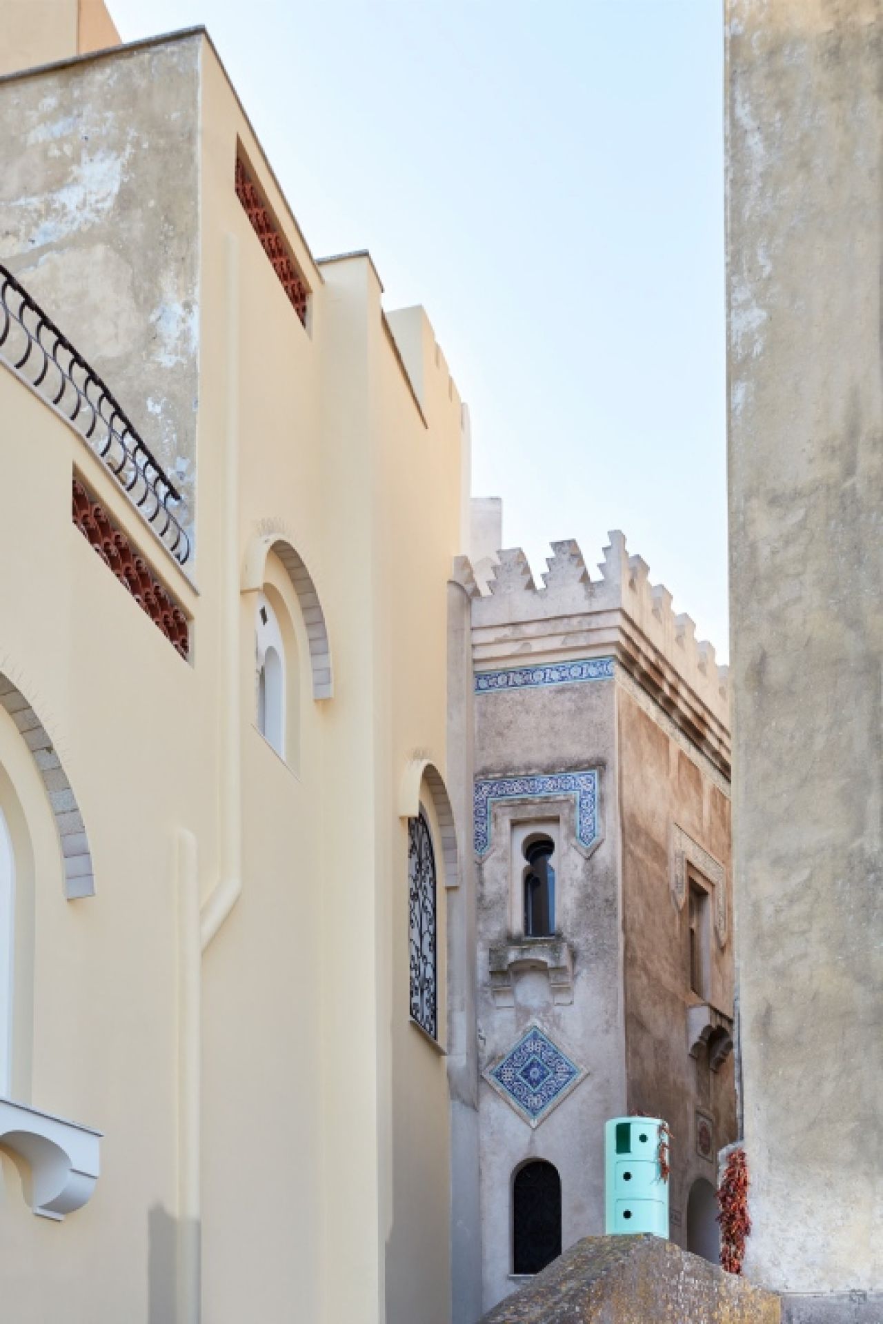 Grünes Componibili BIO 3er Element von Kartell, ein modulares Aufbewahrungsmöbel für modernes Wohnen.