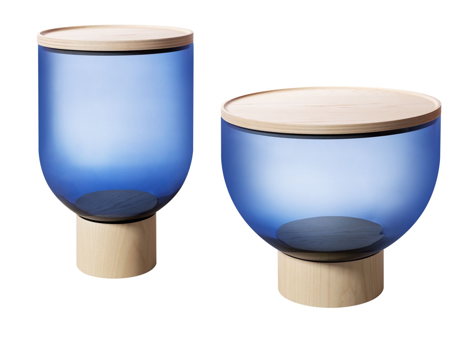 Mastea Beistelltisch Esche natur/rauchblau von Miniforms: Zwei moderne Tische mit Holzplatte und blauem Glas.