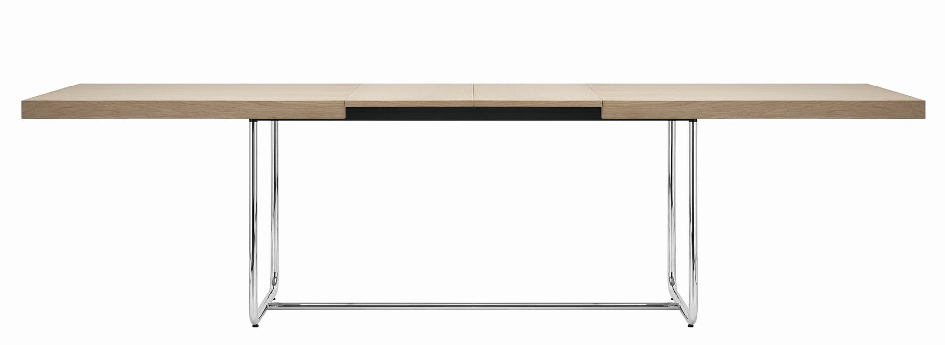 S 1071 Thonet Esstisch ausziehbar mit heller Holzplatte und verchromtem Stahlgestell.