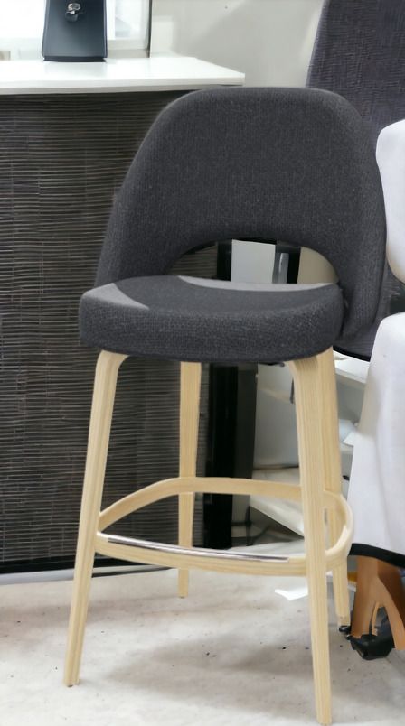 Saarinen Barhocker von Knoll International, grauer Bezug, helle Holzbeine, H 114 cm, modernes Design.