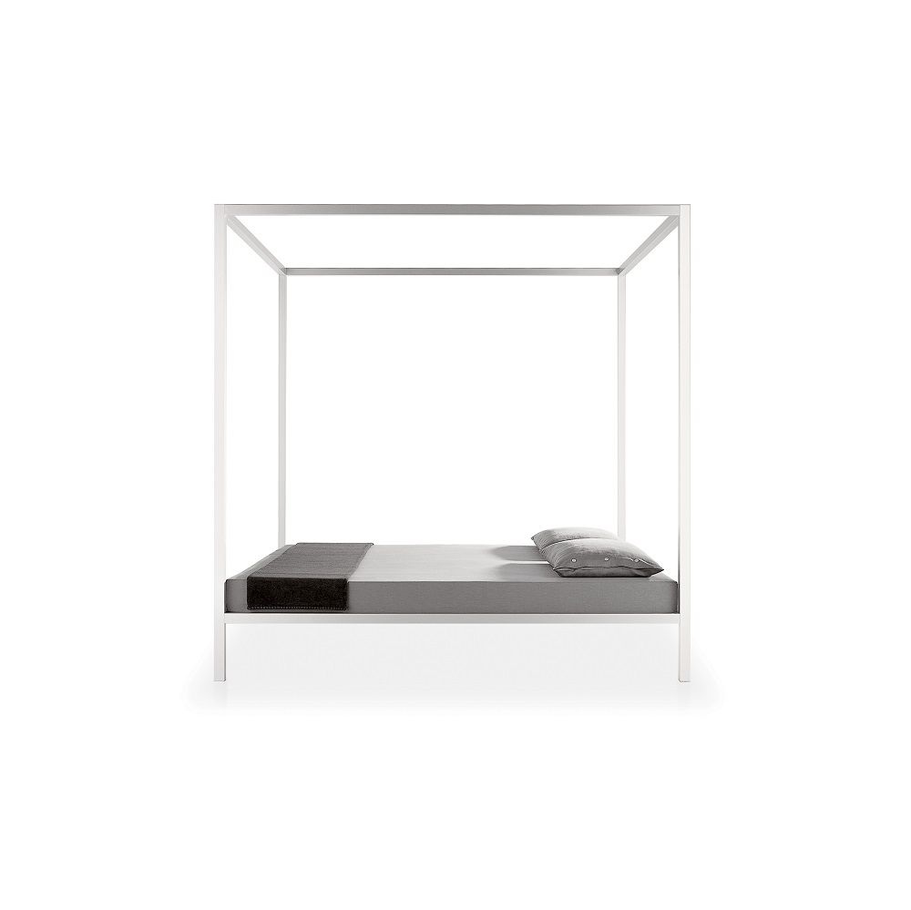 Weißes Aluminium Himmelbett / Schlafcouch von MDF Italia mit grauer Bettwäsche und Kissen.