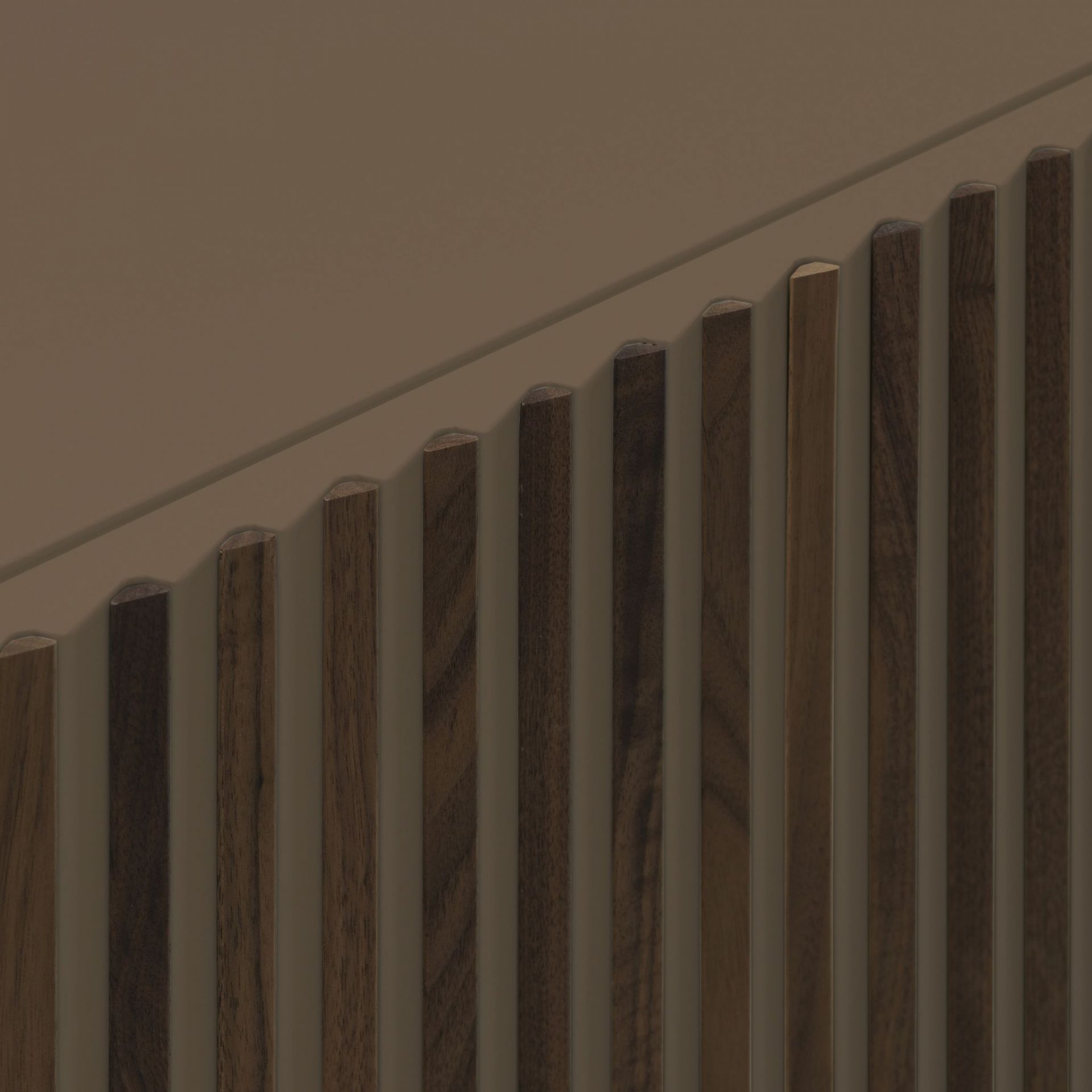 Detailaufnahme der Leon Decor Anrichte: Beigegraue Front mit vertikalen Holzlamellen im Minimal Design.