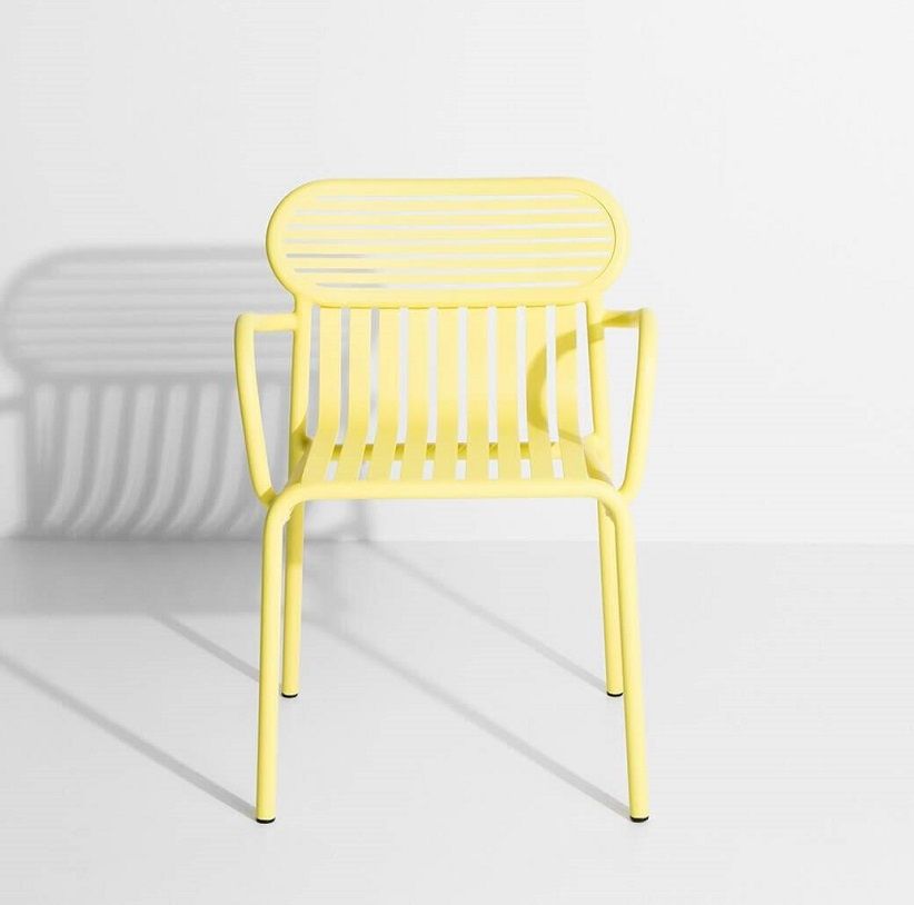 Week-End Garden Armlehnenstuhl von Petite Friture in Gelb, moderner Outdoor Stuhl für Garten und Terrasse.