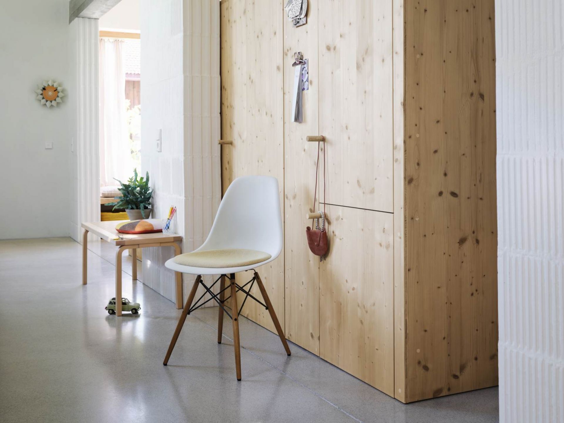 Diamond Markers Clock Wanduhr Weiß Vitra