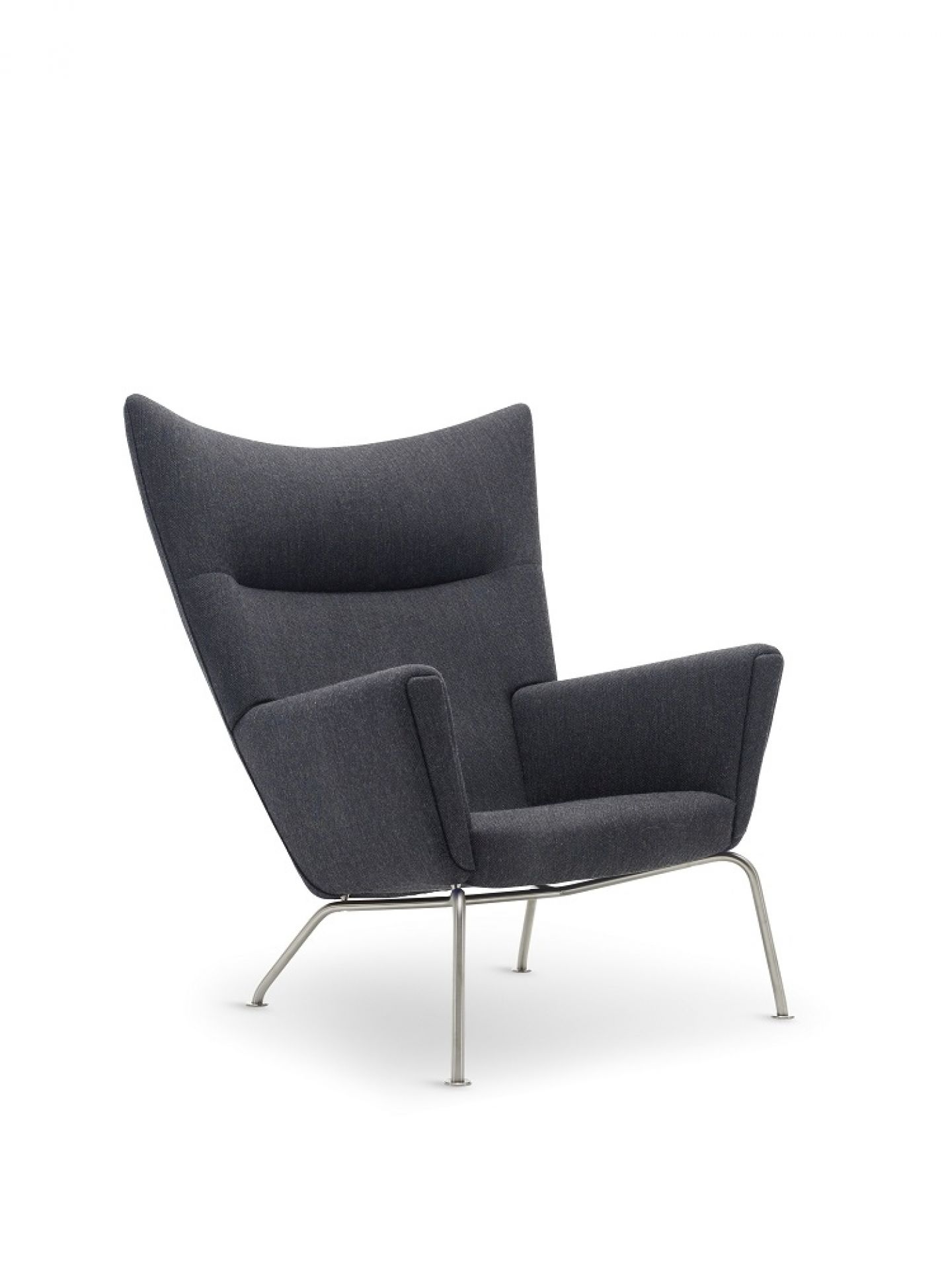 CH445 Wing Chair Sessel von Carl Hansen & Søn, grauer Stoffbezug und Stahlgestell.