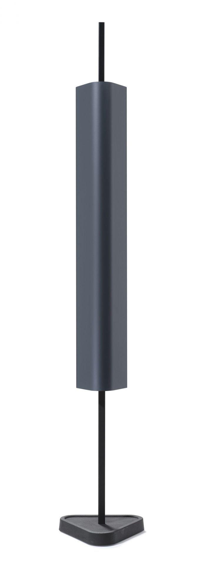 Graue Emi Table Tischleuchte von Flos mit dreieckigem Fuß und minimalistischem Design.