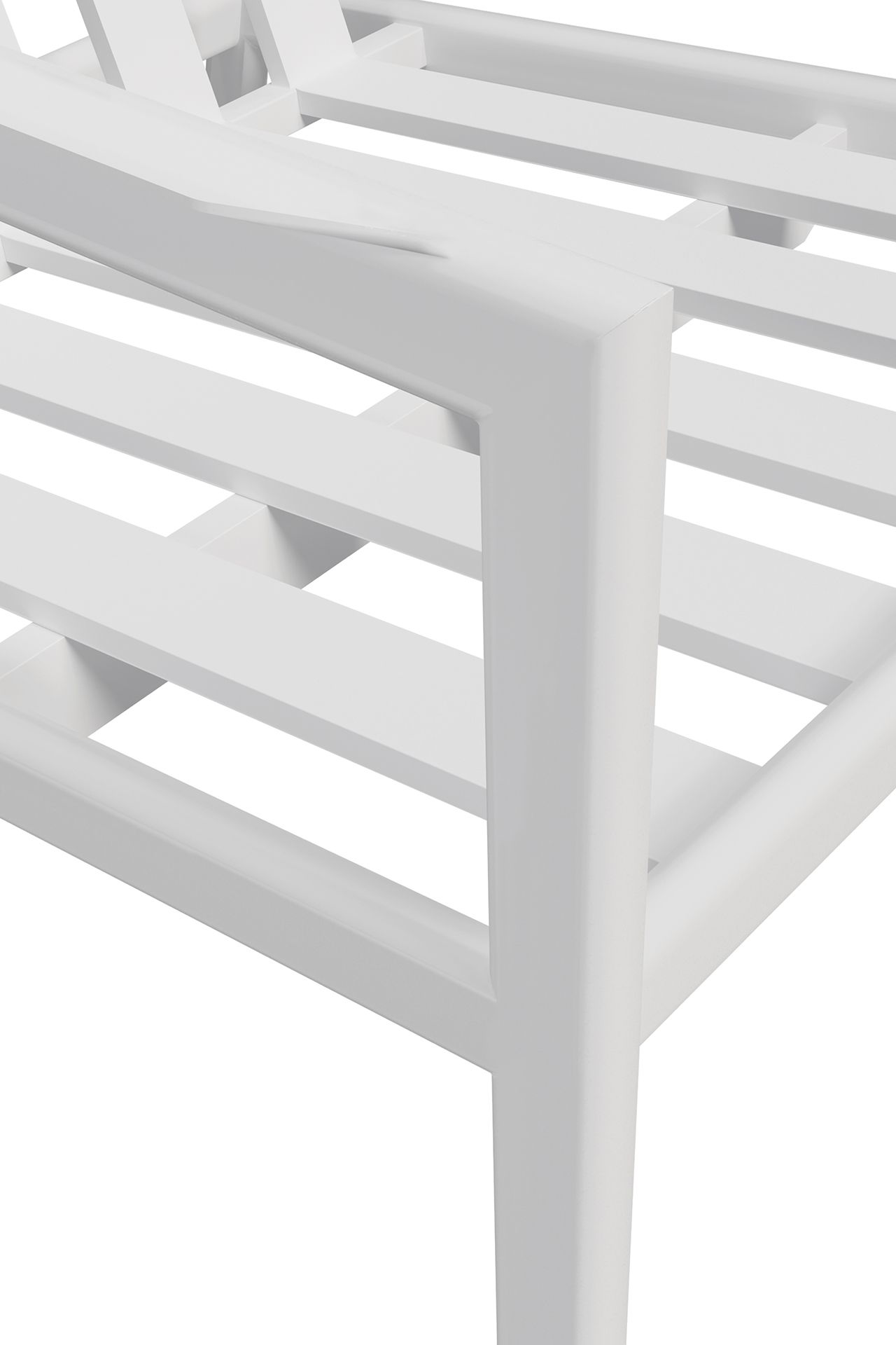 Detailaufnahme: Weißer Aluminium Loungesessel "Jack" von Ethnicraft für den Außenbereich.