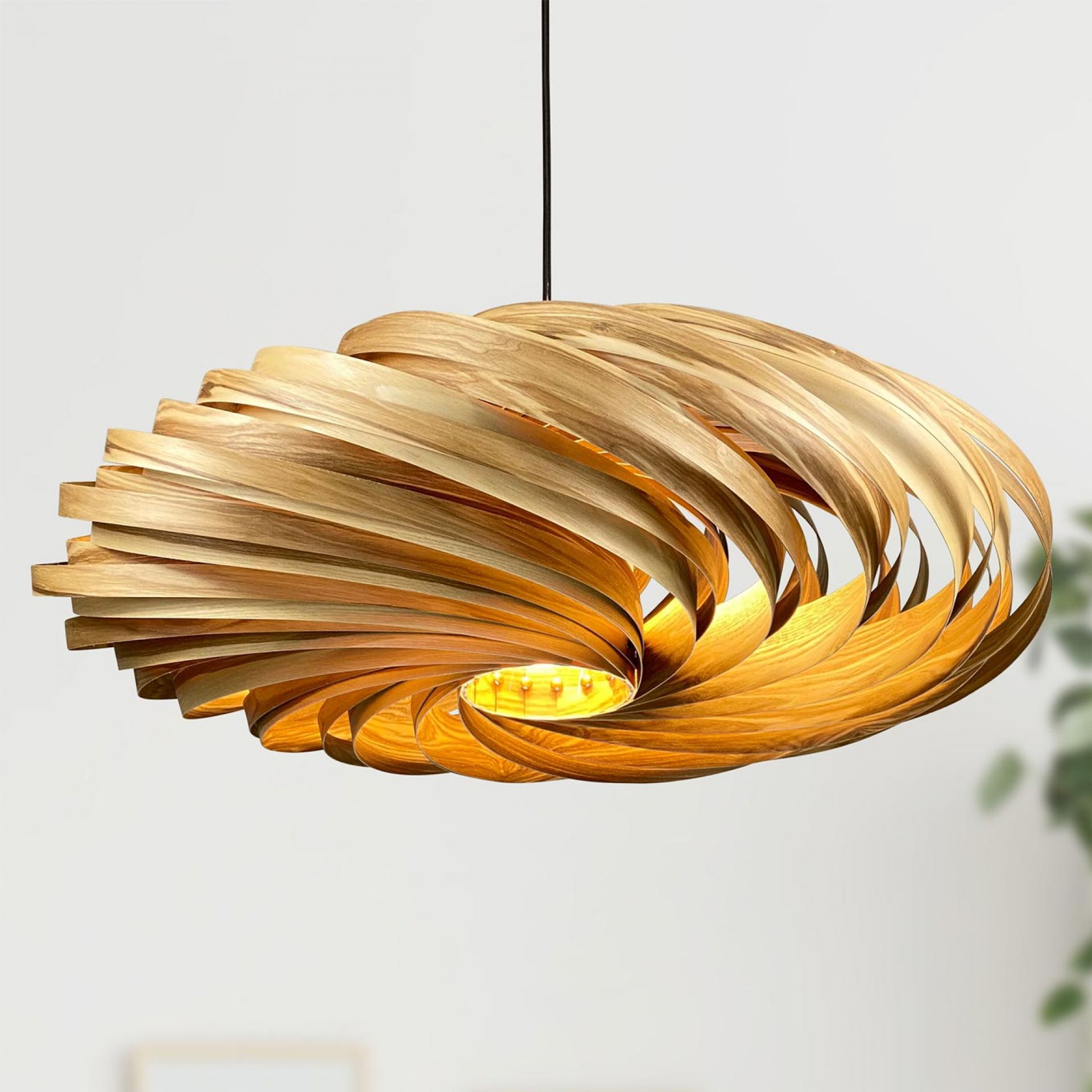 Veneria Hängeleuchte aus Olivesche, moderne Holzlampe mit spiralförmigem Design für Wohnzimmer und Esszimmer.
