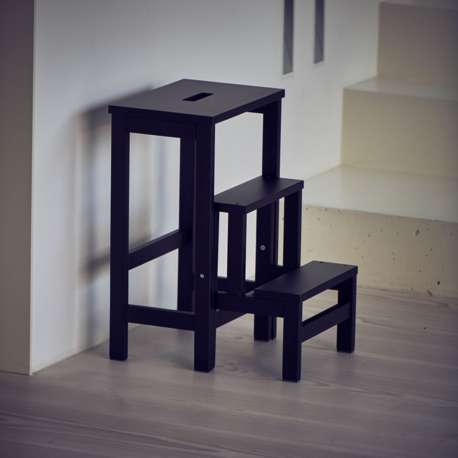 Soho Hockerleiter schwarz Jan Kurtz