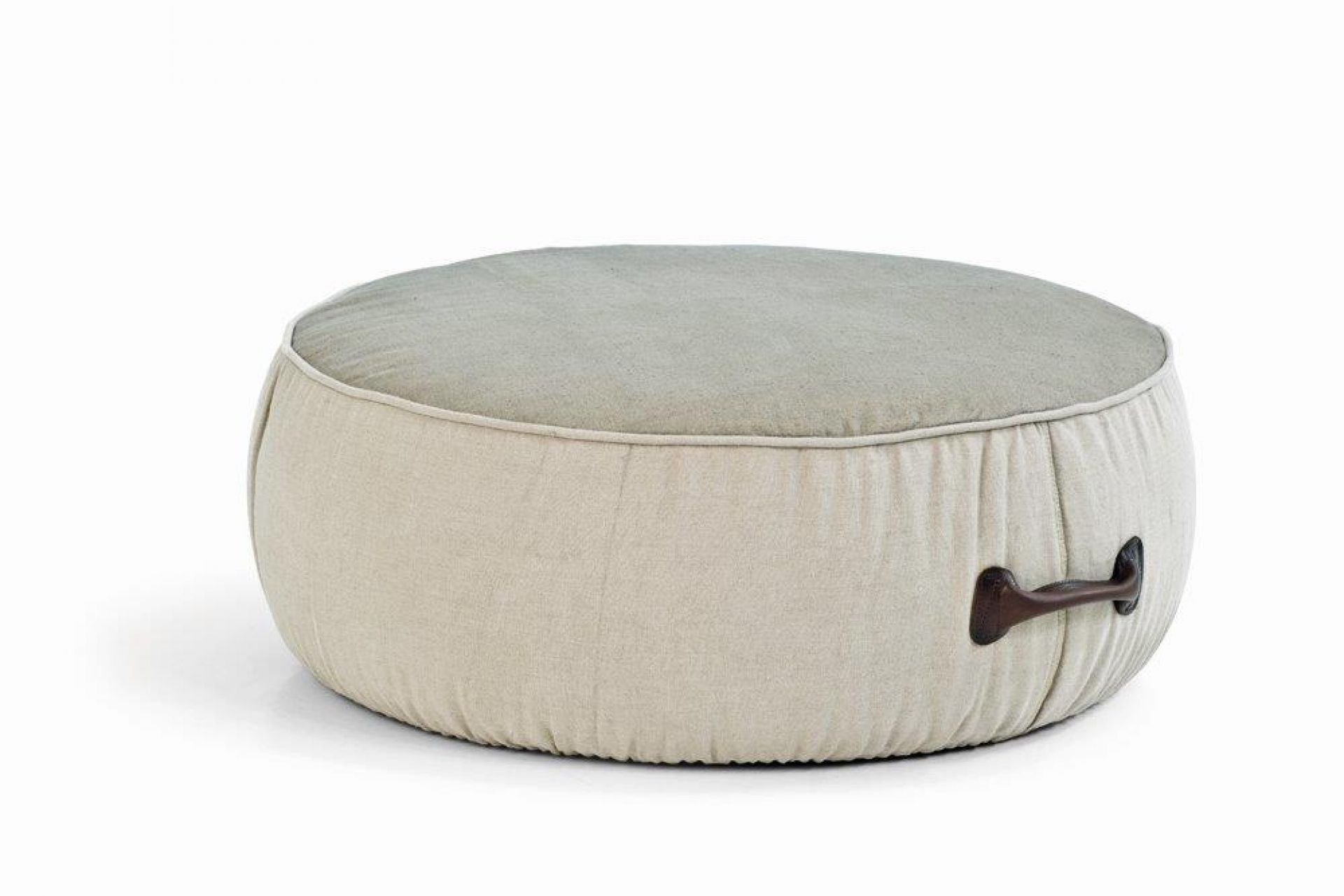 Beiger Chubby Hocker von Moroso Diesel, runder Pouf mit Tragegriff, Sitzmöbel für Wohnzimmer.