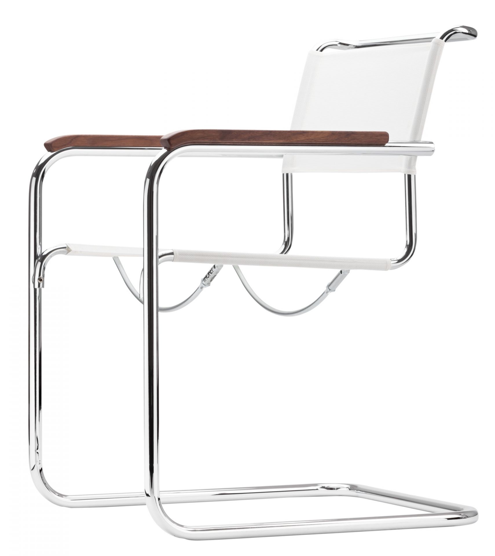 S 34 Freischwinger Stuhl von Thonet mit verchromtem Stahlrohr, Holzarmlehnen und weißem Netzgewebe.