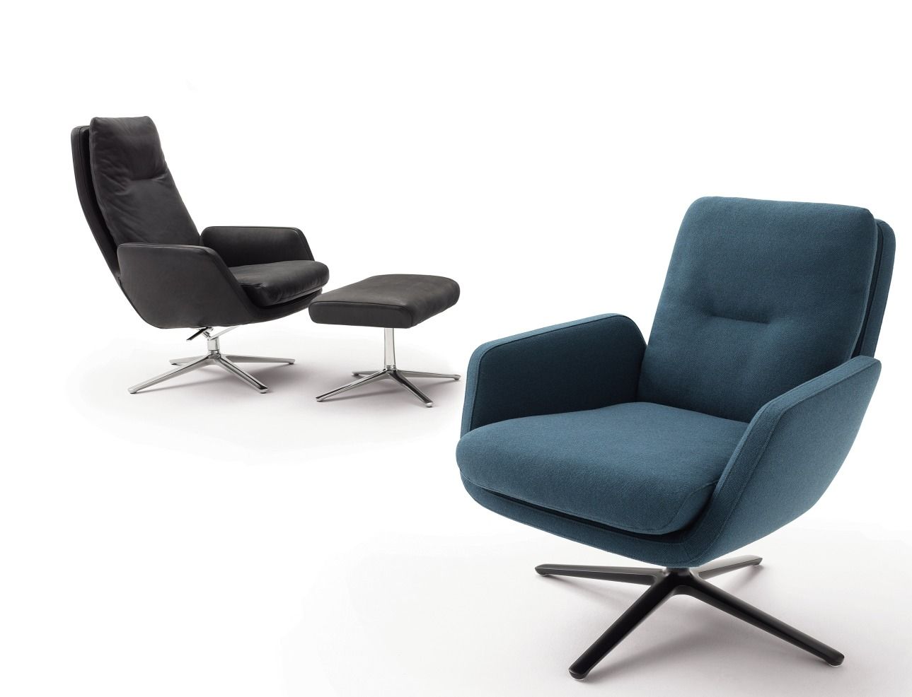 Cordia Drehstuhl in Blau und Schwarz, moderne Sessel mit niedrigem Rücken und Drehfuß.