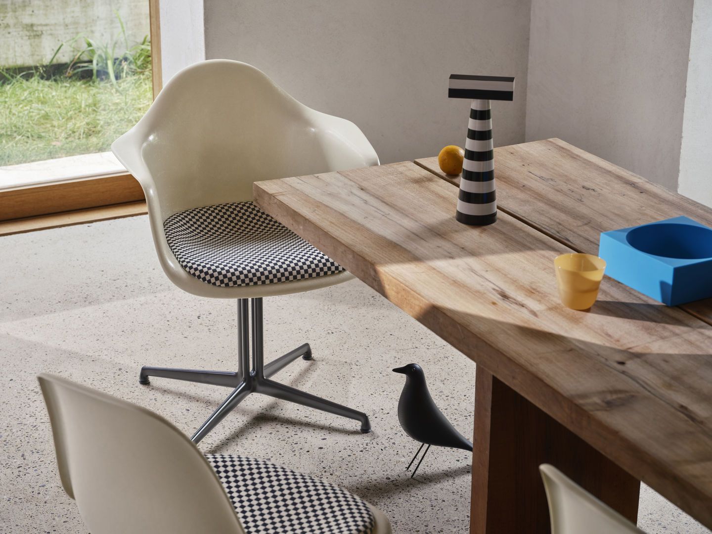 Eames Plastic Arm Chair DAL mit Sitzpolster Vitra