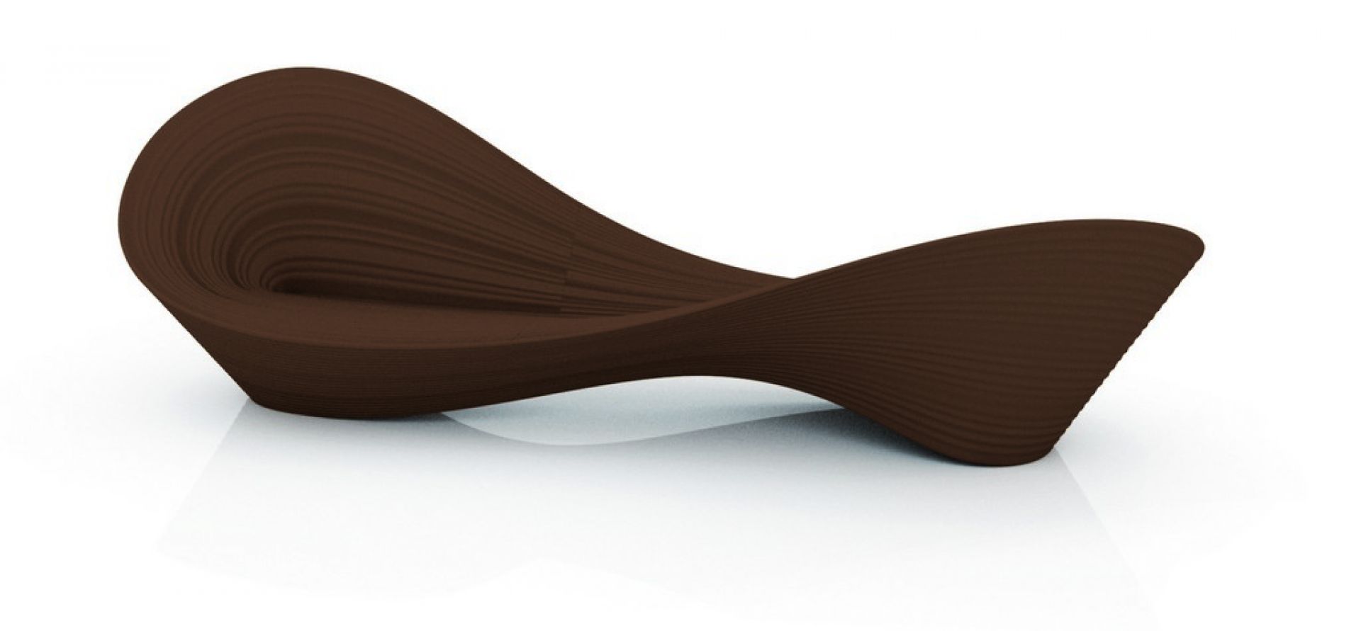 Braune Magis Folly Bank für den Garten, moderne Outdoor Sitzgelegenheit im wellenförmigen Design.