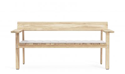 CU GL101 Timbur Kissen auf Carl Hansen & Søn GL101 Bank für den Außenbereich.