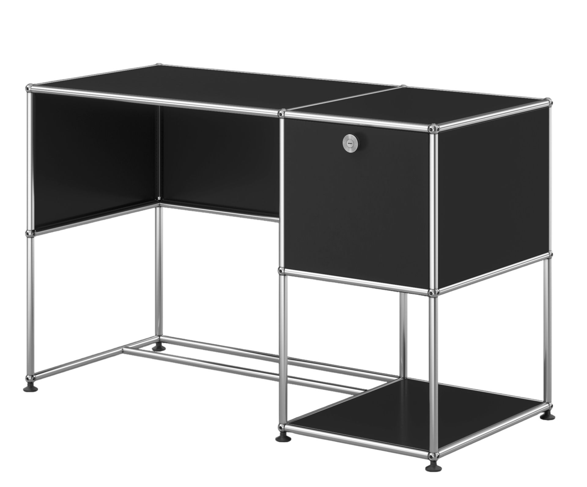 USM Haller Schreibtisch QUICK SHIP in Schwarz mit einem Schubladenelement und verchromtem Gestell.