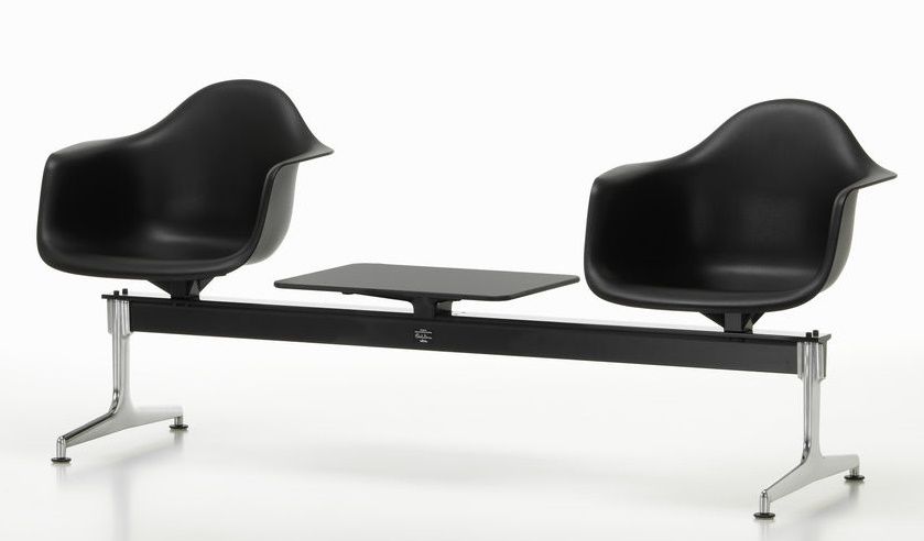 Eames Plastic Armchair RE auf Traverse Vitra