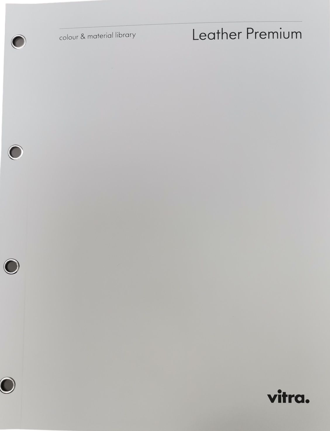 Vitra Ledermusterkarte Premium: Graue Materialmusterkarte für hochwertiges Leder, ideal zur Auswahl von Möbelbezügen.