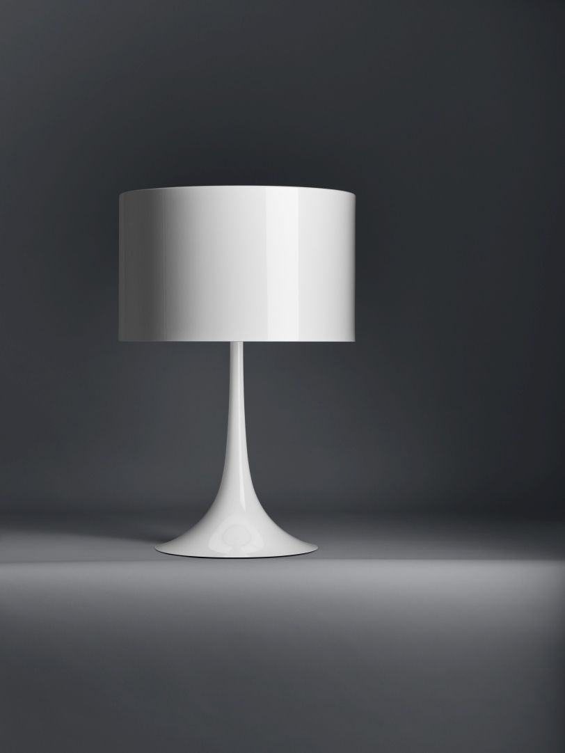 Weiße Spun Light Tischleuchte von Flos mit modernem Design und sanftem Licht.