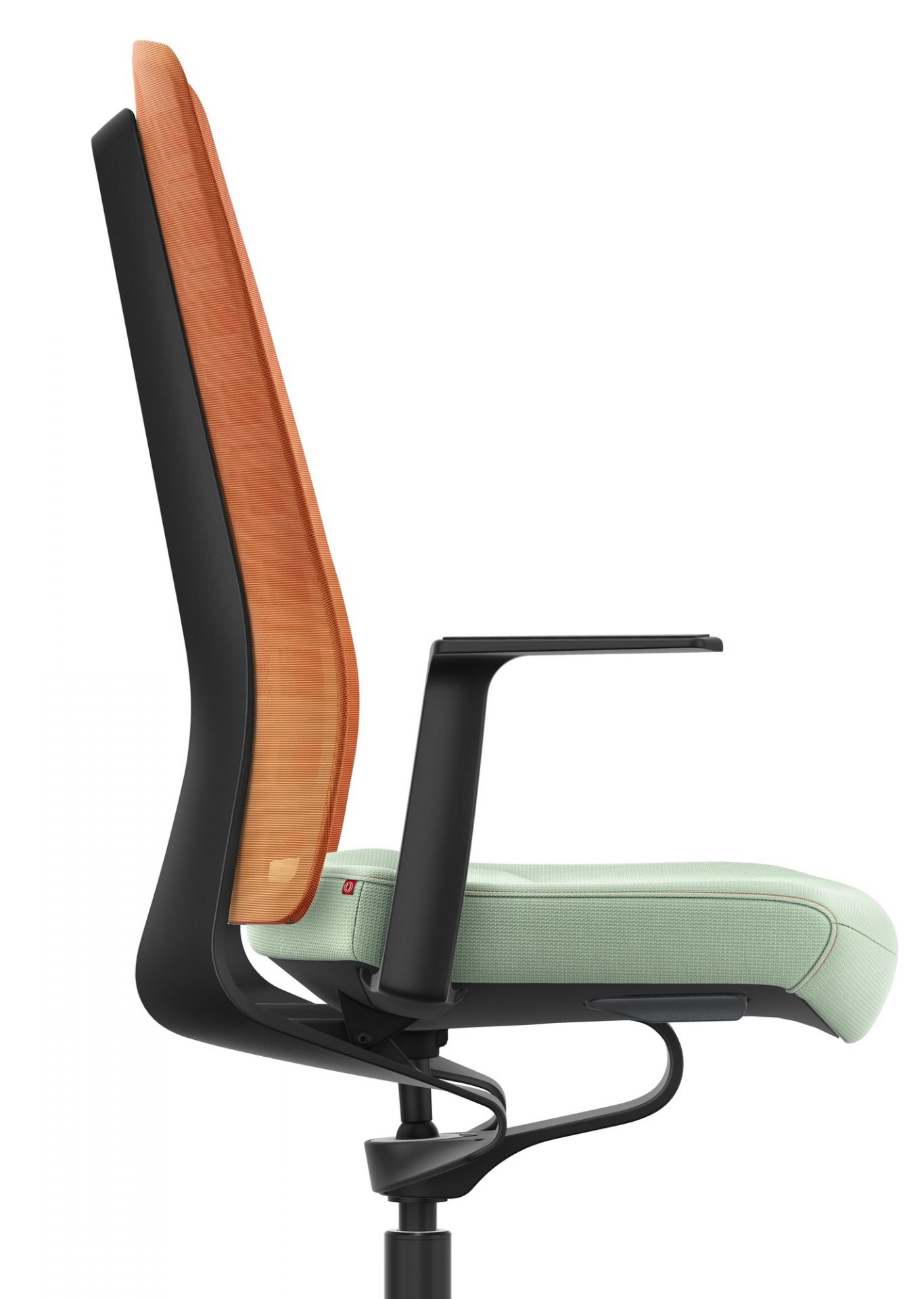 Seitenansicht: Interstuhl Bürostuhl mit orangefarbener Rückenlehne und mintfarbenem Sitzpolster. Ergonomischer Drehstuhl für Büro und Homeoffice.