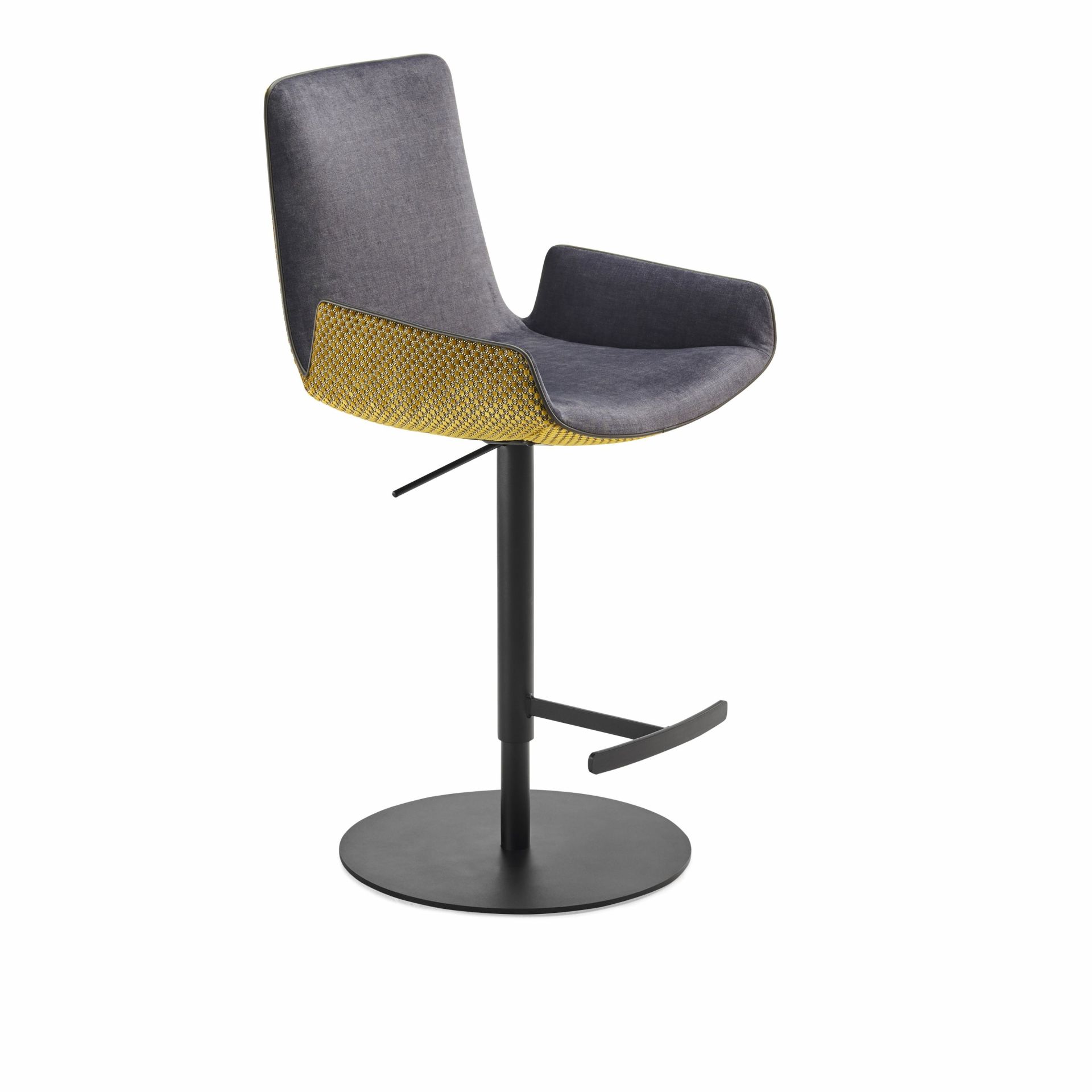 Amelie Barhocker mit Armlehne von Freifrau Manufaktur, grauer Bezug und gelbes Muster, schwarzes Gestell.