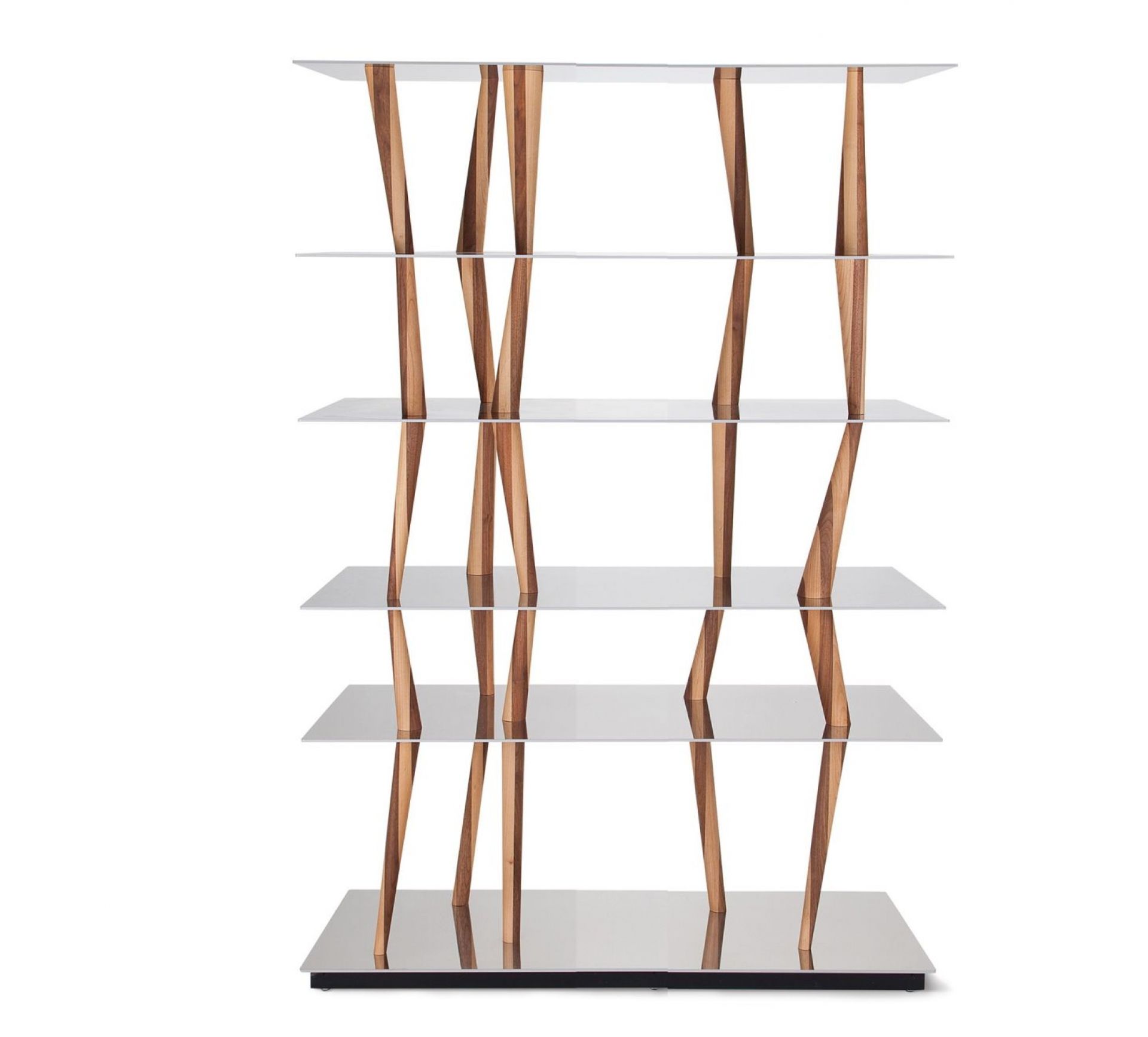 Sendai Regal von Casamania Horm: Modernes Designregal mit Holzstreben und Glasböden.