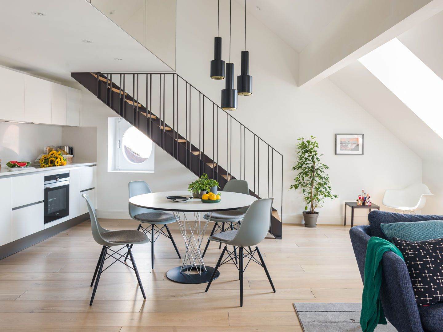 Eames Fiberglass Chair DSW Stuhl Vitra