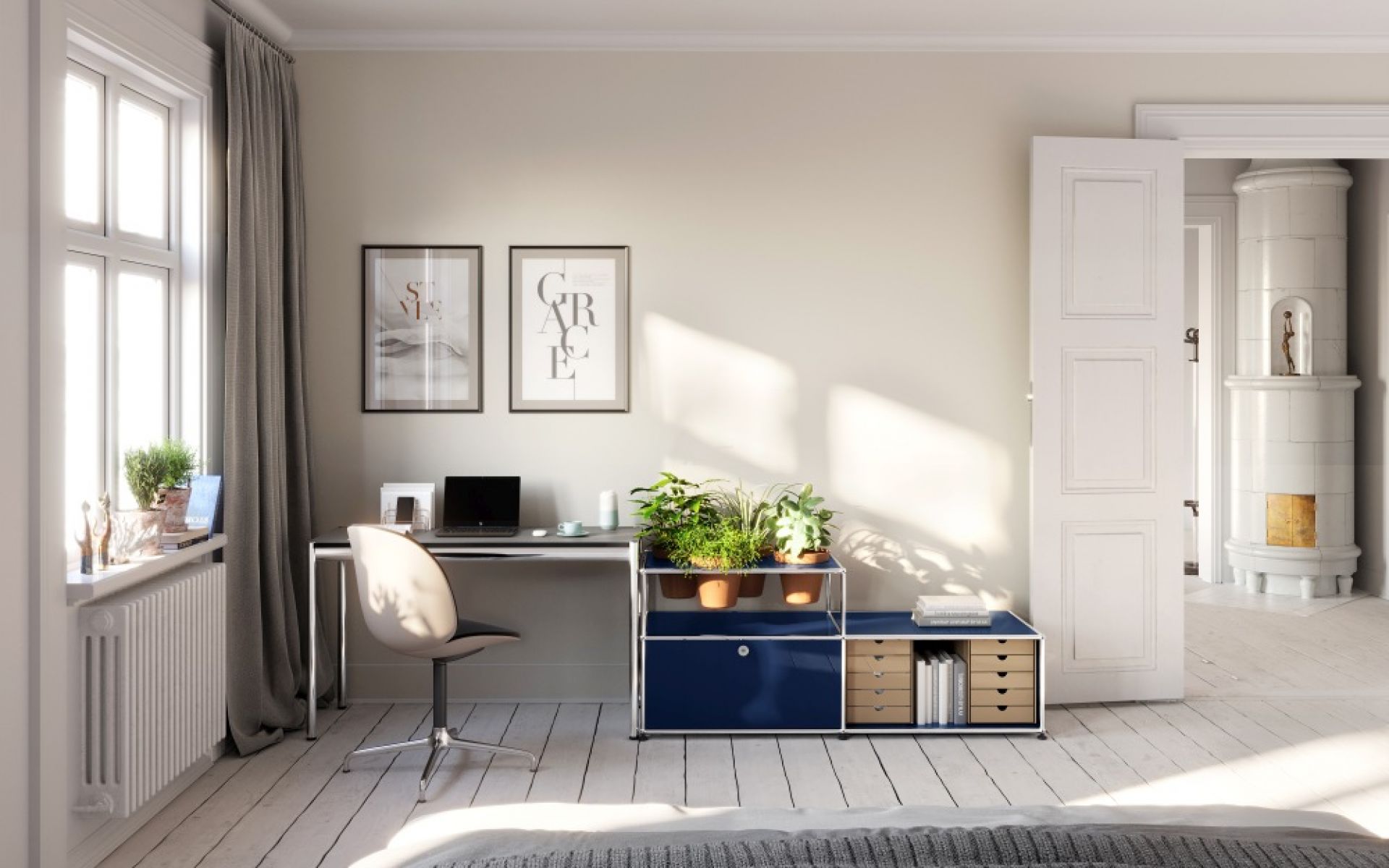 Heller Raum mit USM Haller Tisch in Fenix Grigio Londra als Homeoffice Lösung mit Stauraum.