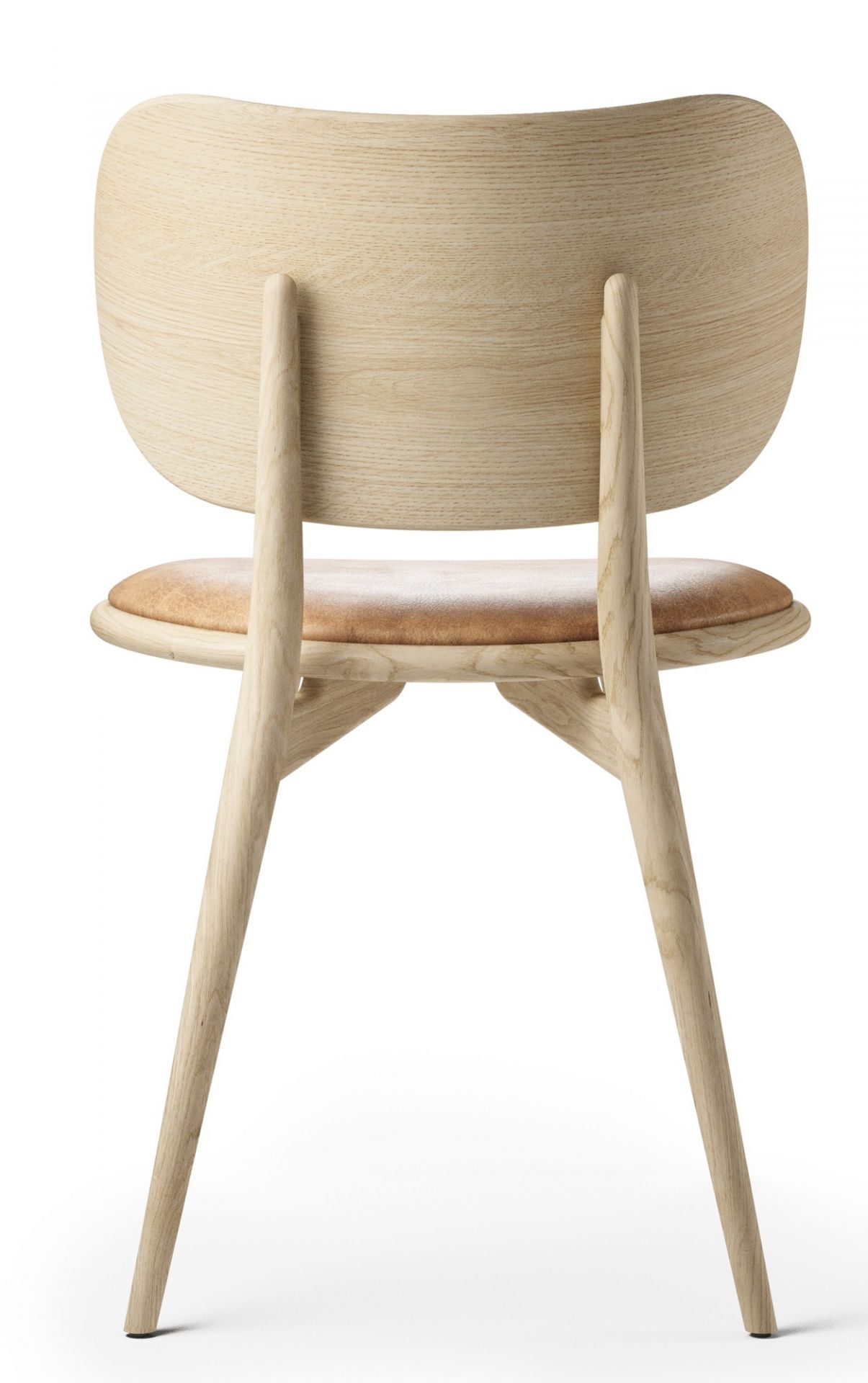 Rückansicht des The Dining Chair Stuhls von Mater, Eiche matt lackiert mit Ledersitz.
