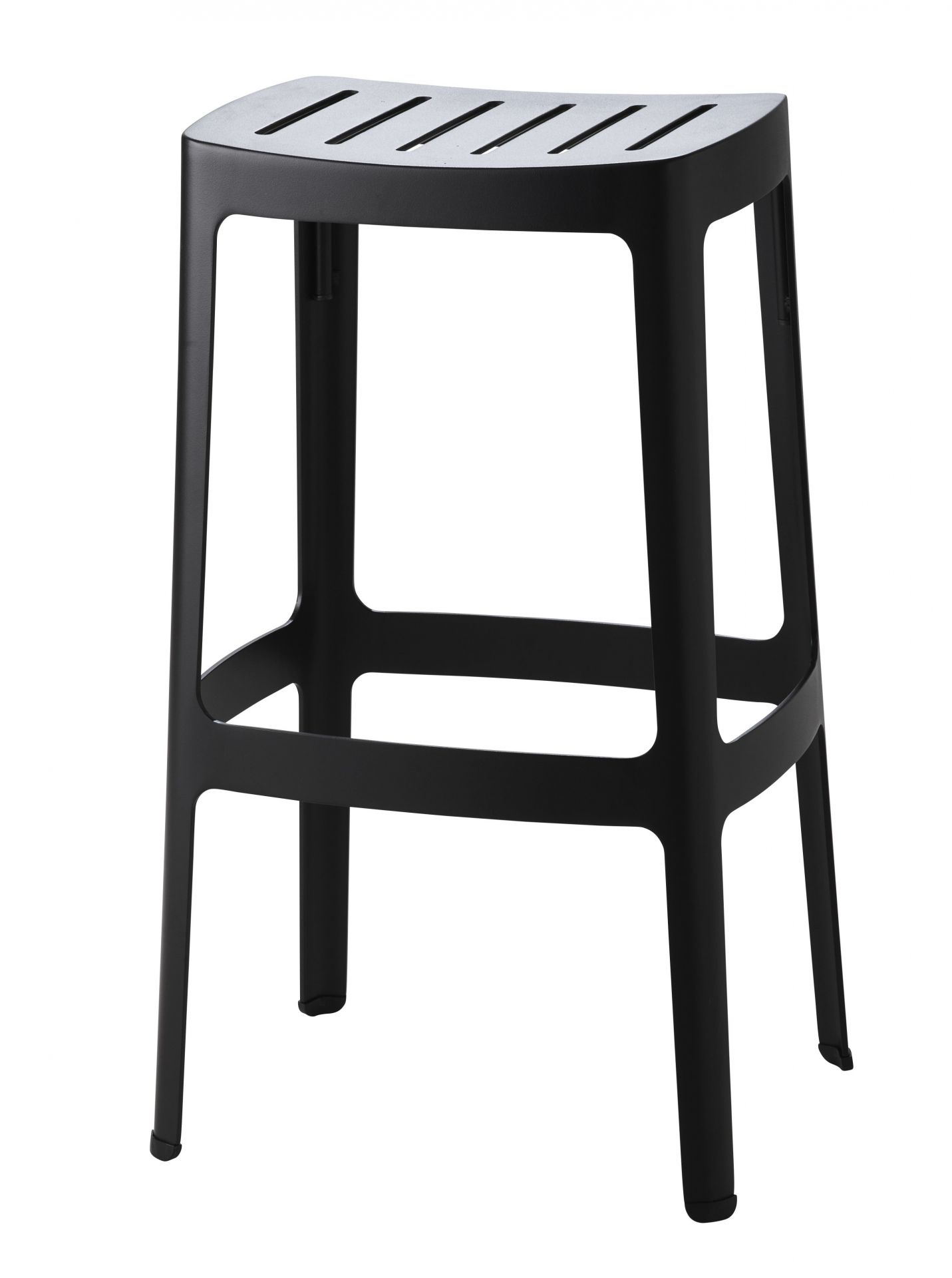 Schwarzer Cut Barhocker von Cane-Line, stapelbar, für den Innen- und Außenbereich. Modernes Design.