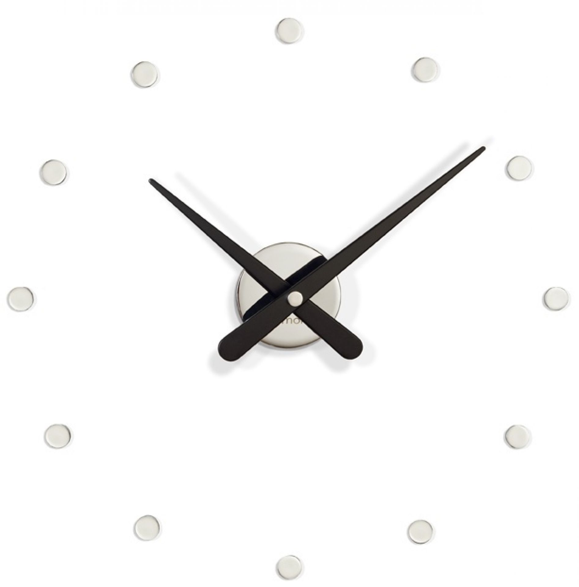 Rodón Mini L Wanduhr von Nomon, minimalistisches Design mit schwarzen Zeigern und runden Markierungen.