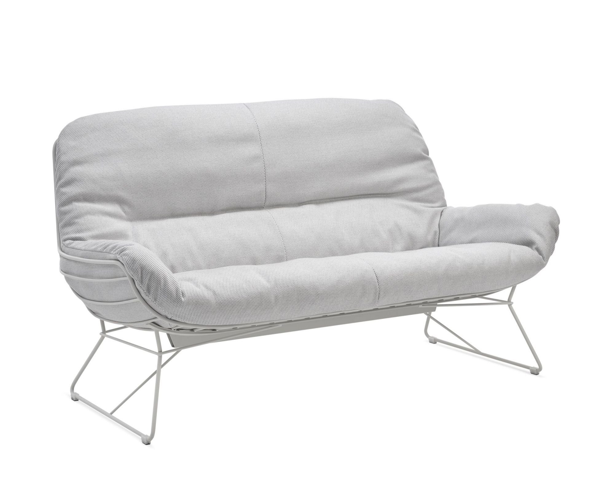 Leyasol Lounge Couch von Freifrau Manufaktur: Moderne, graue Outdoor Couch mit filigranem Metallgestell.
