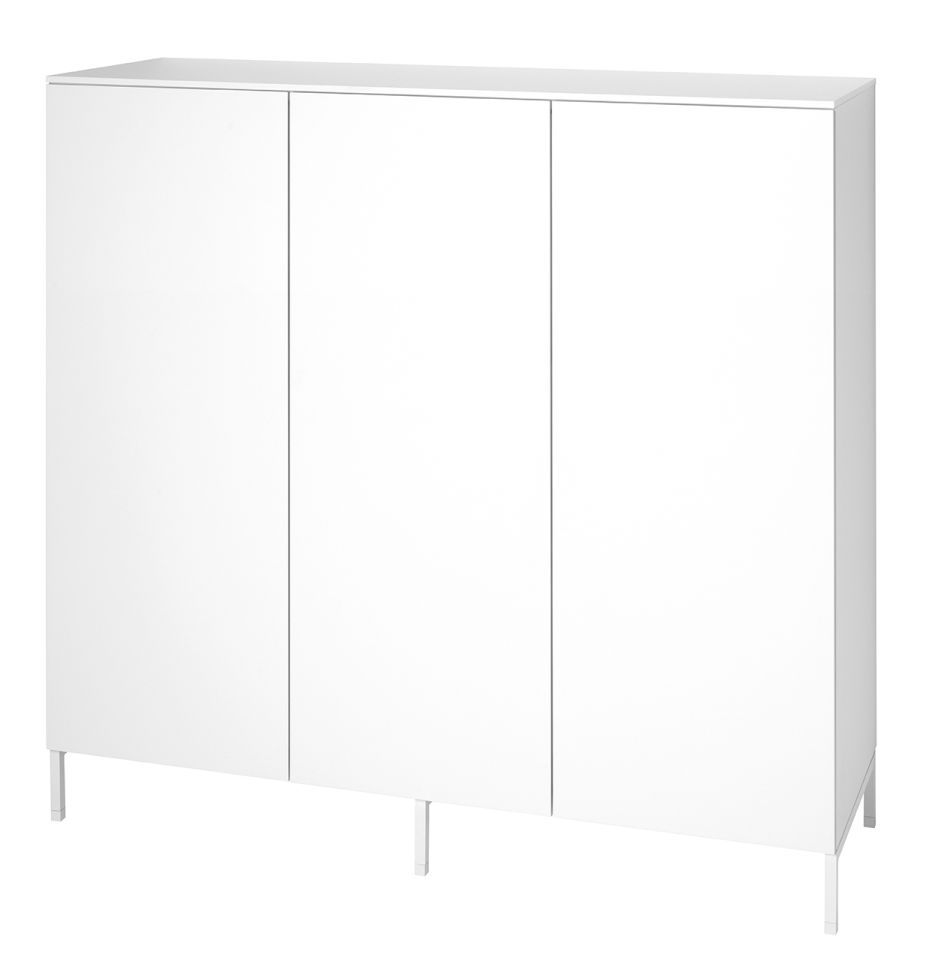 Schönbuch Urban Sideboard mit drei Türen in Weiß, modernes Möbelstück für Wohnzimmer und Flur.
