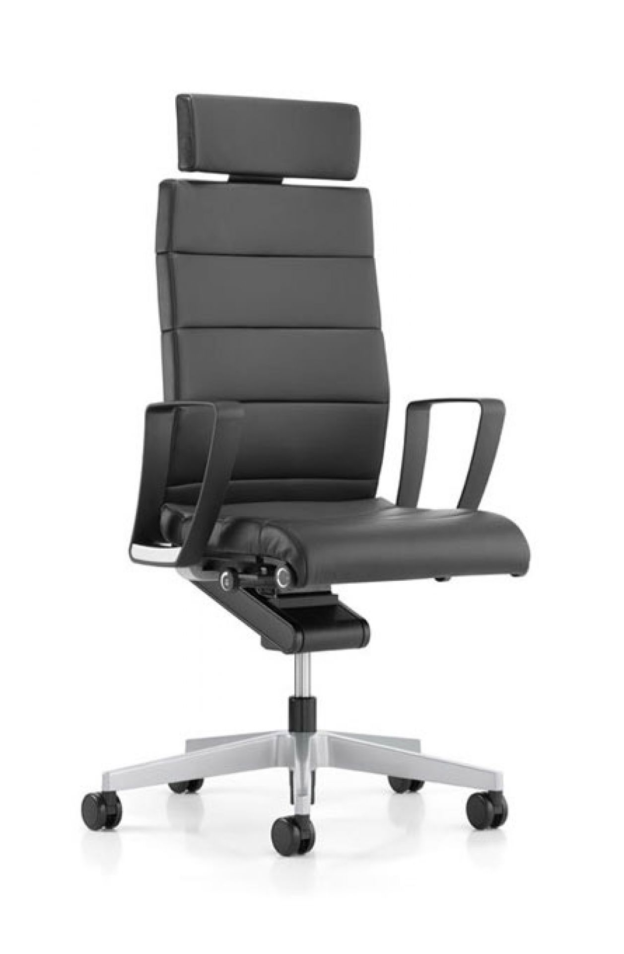 Schwarzer Interstuhl Champ Drehsessel mit hoher Rückenlehne und Kopfstütze, Bürostuhl für ergonomisches Sitzen.