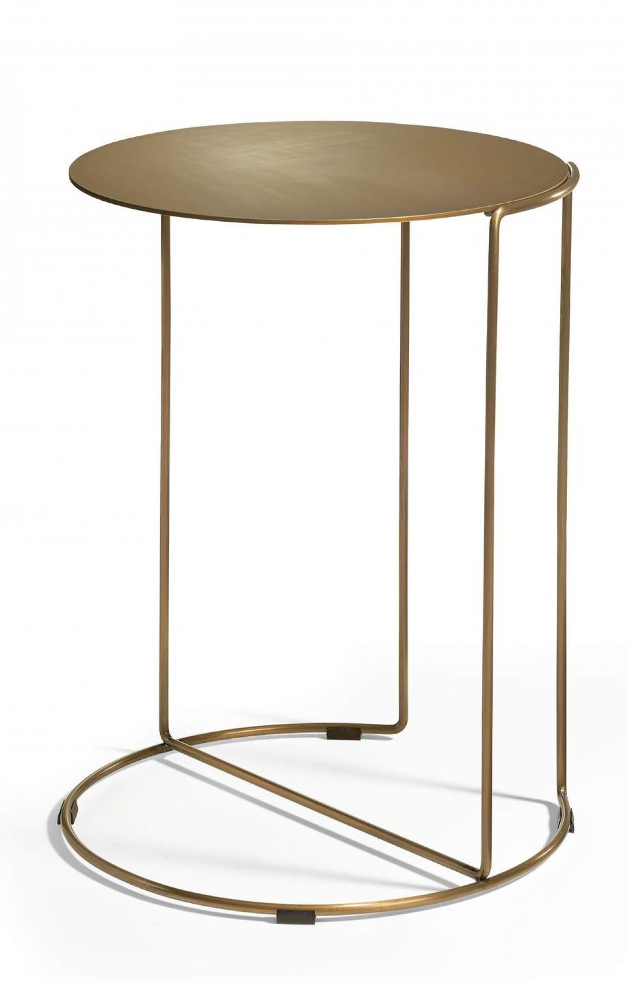 Oki Beistelltisch von Walter Knoll: Runder, goldfarbener Metalltisch mit minimalistischem Design für Wohnzimmer und Lounge.