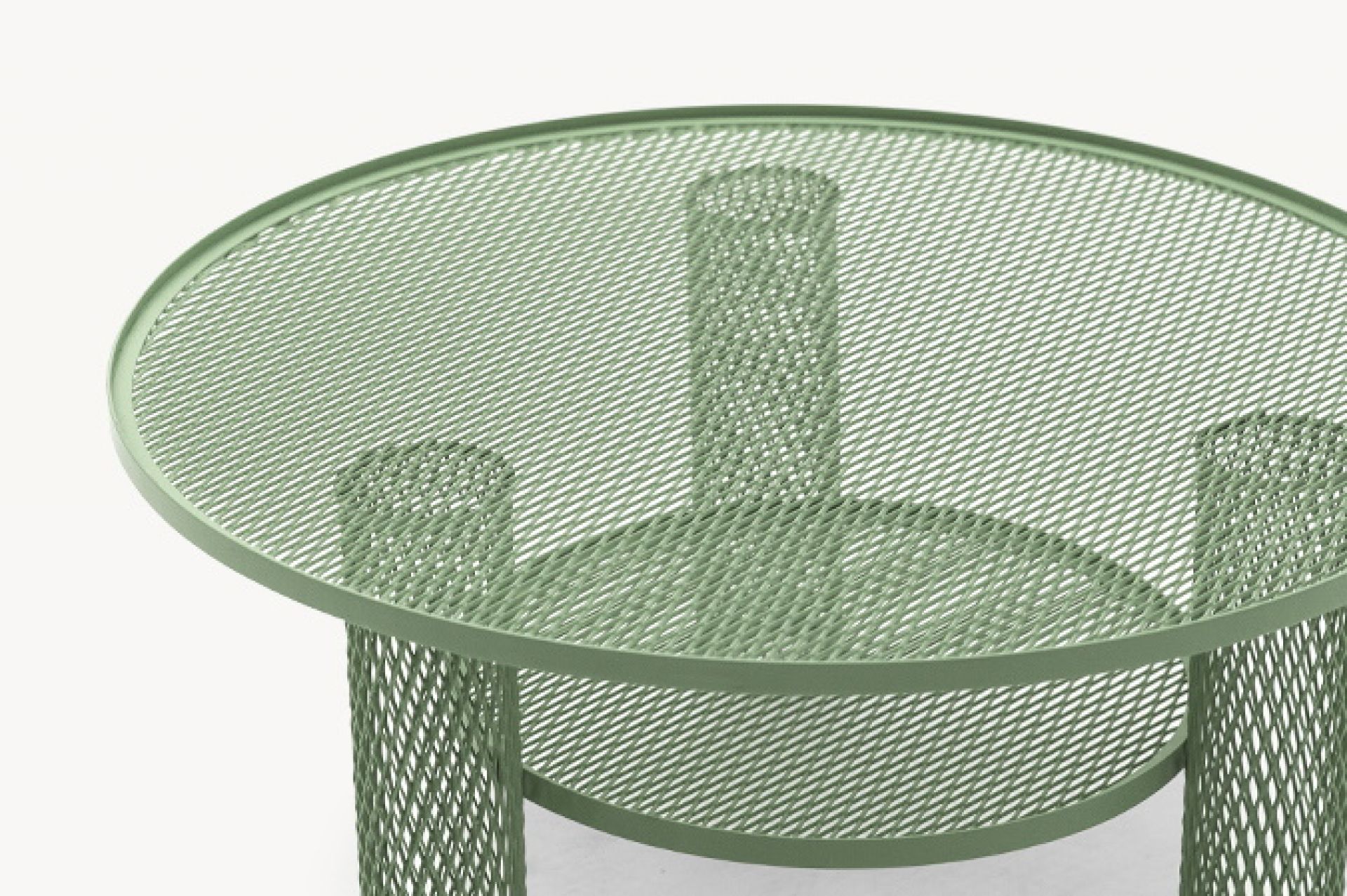 Detailaufnahme: Grüner Moroso Net Beistelltisch mit Flechtmuster, runder Tischplatte und filigranem Design.